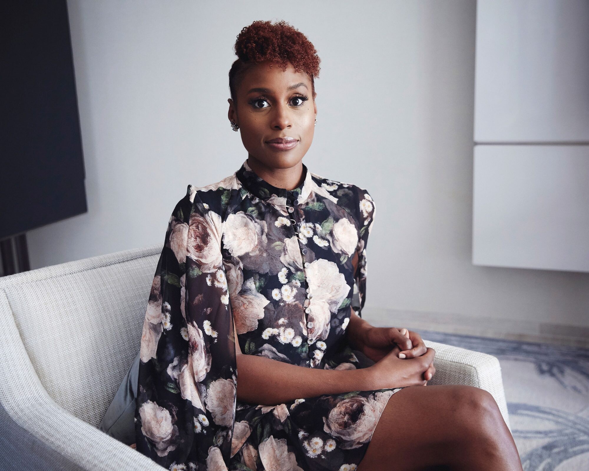 Issa Rae: Vanguard Award winner at the 10th annual Essence Black Women In Hollywood event. 2000x1600 HD Background.