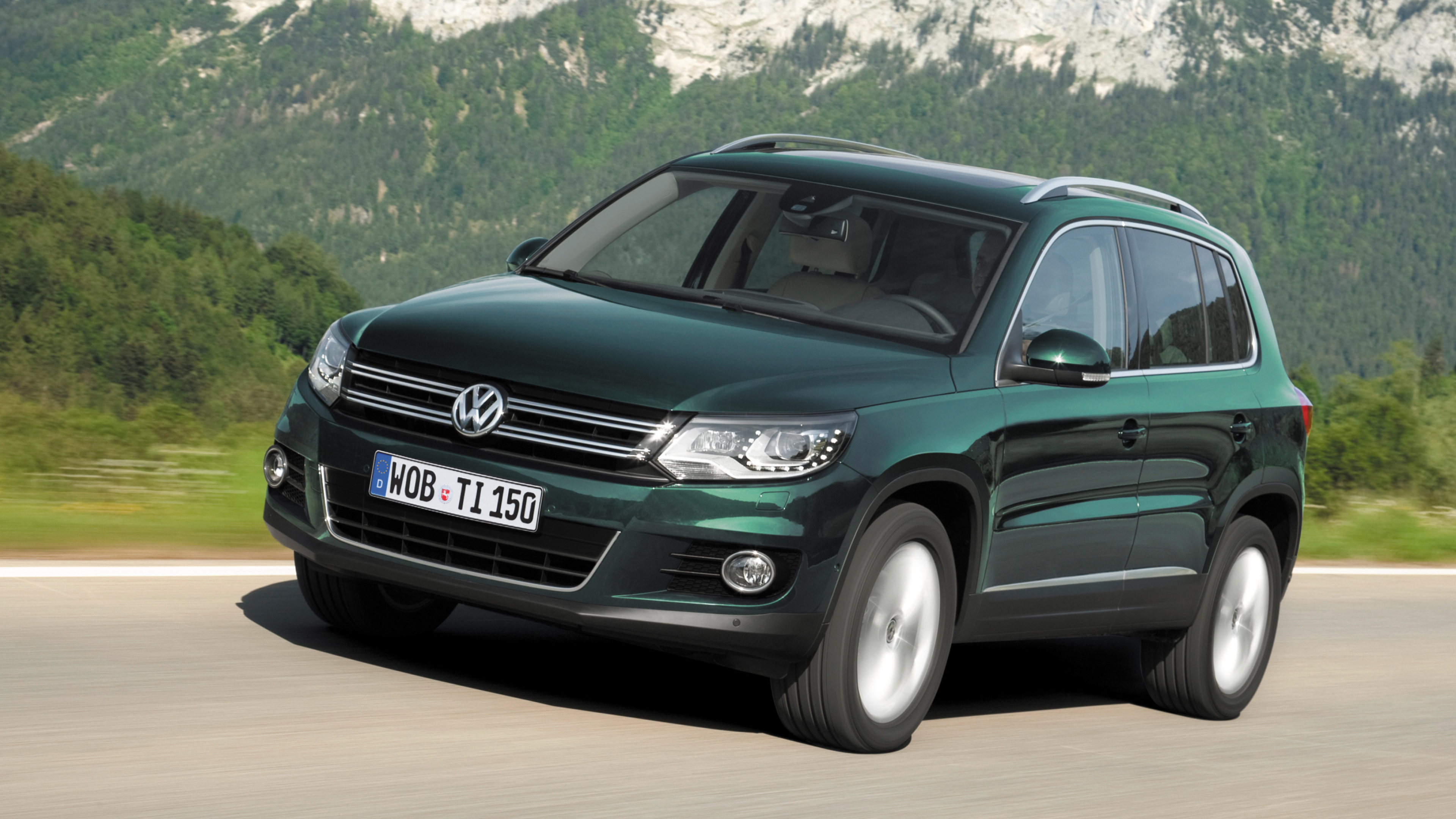 Volkswagen Tiguan, Versatile SUV, Spacious interior, Advanced safety features, 3840x2160 4K Desktop