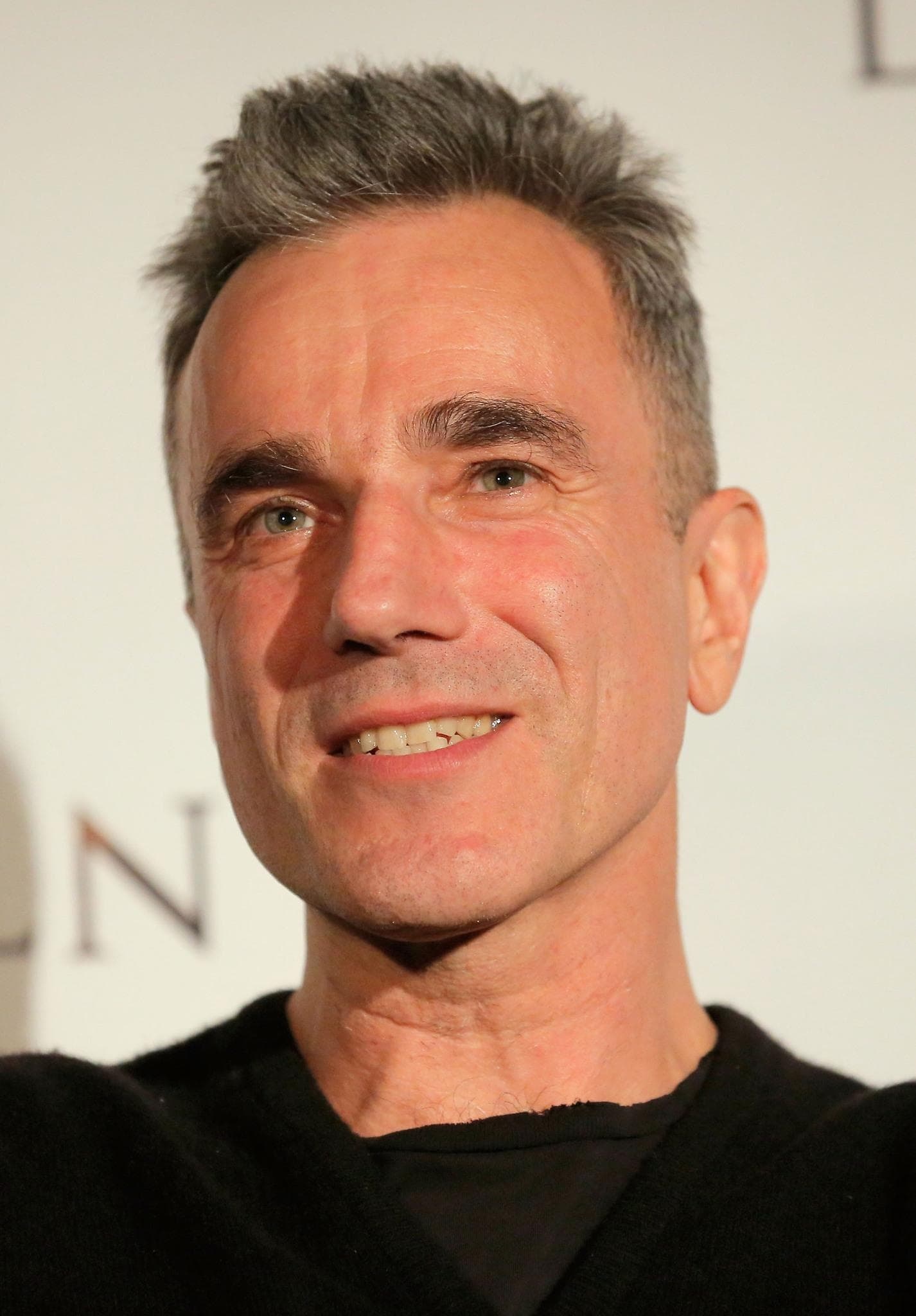 Daniel Day-Lewis, Captivating performances, Cool wallpapers, Hollywood legend, 1430x2050 HD Handy