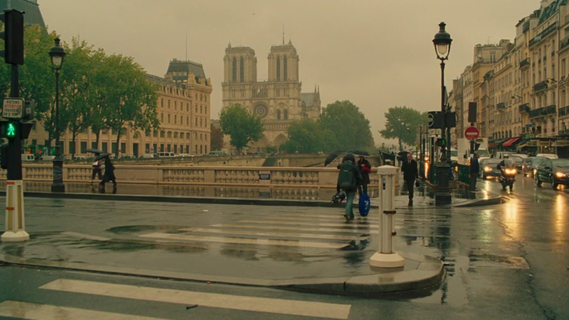 Midnight in Paris: The film won the Golden Globe Award for Best Screenplay in 2012. 1920x1080 Full HD Background.