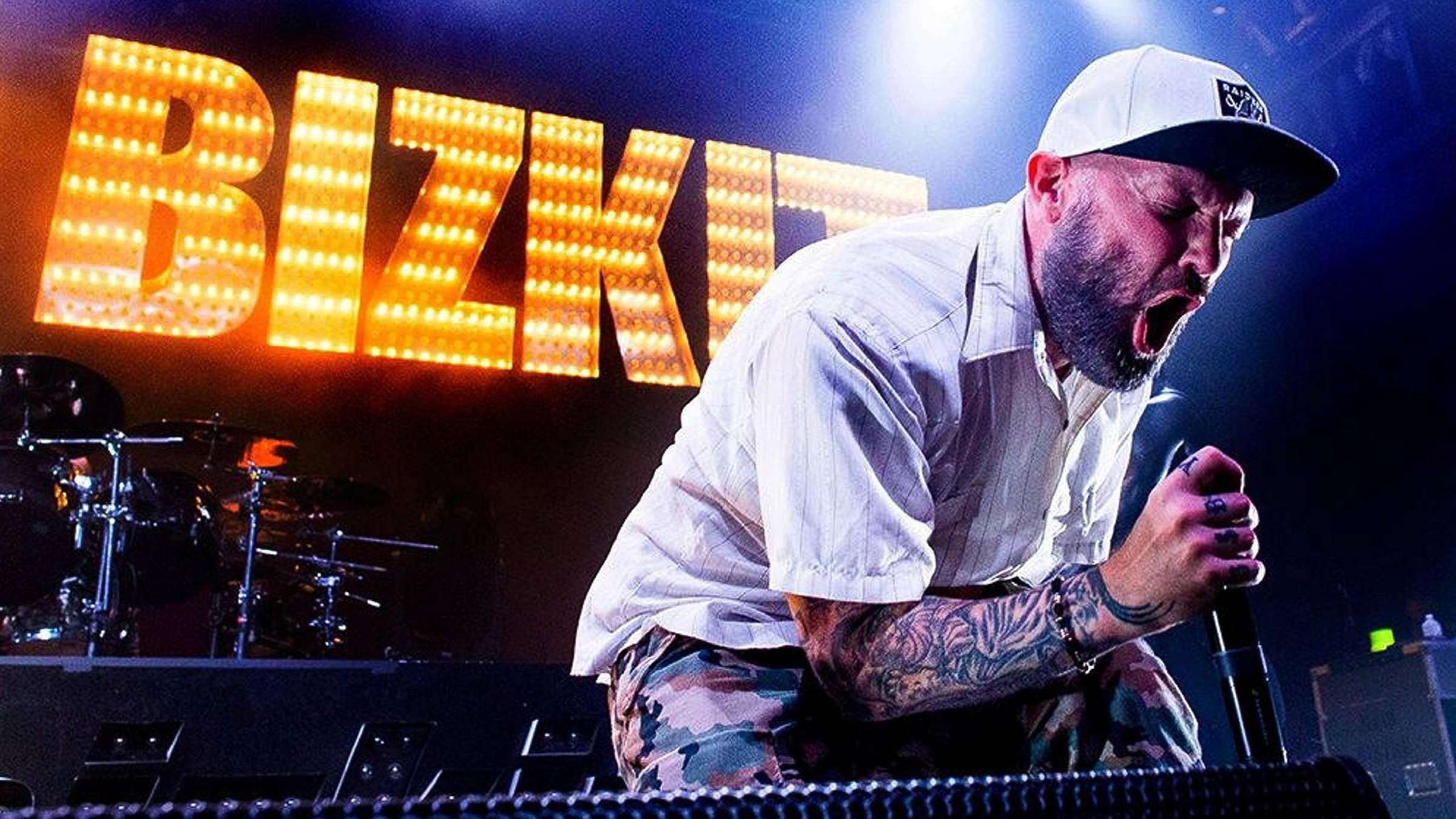 Limp Bizkit: An American singer and movie director, Fred Durst. 2400x1350 HD Wallpaper.