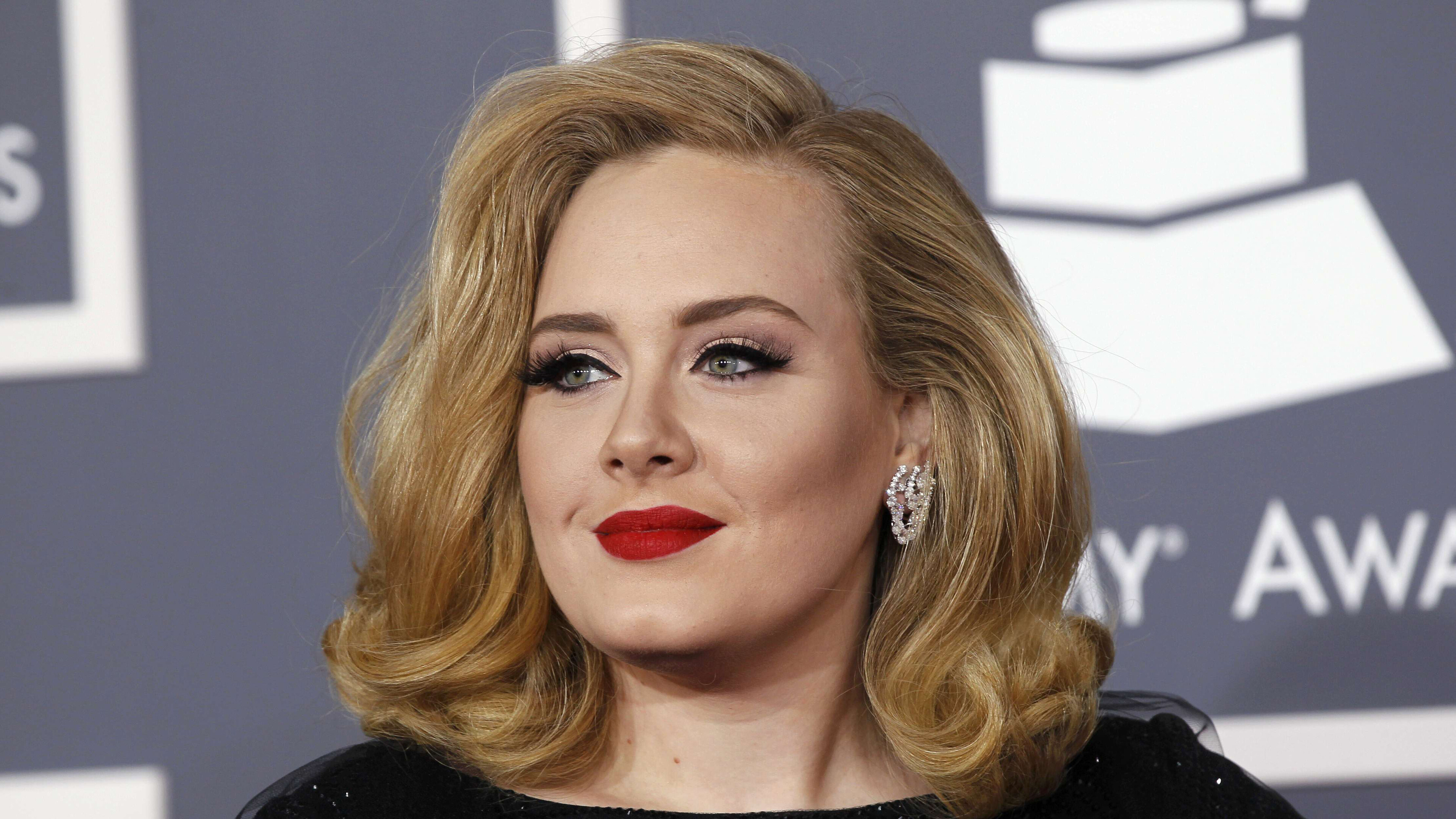 Adele: An English singer and songwriter who rose to fame owing to her distinctive voice. 3840x2160 4K Background.