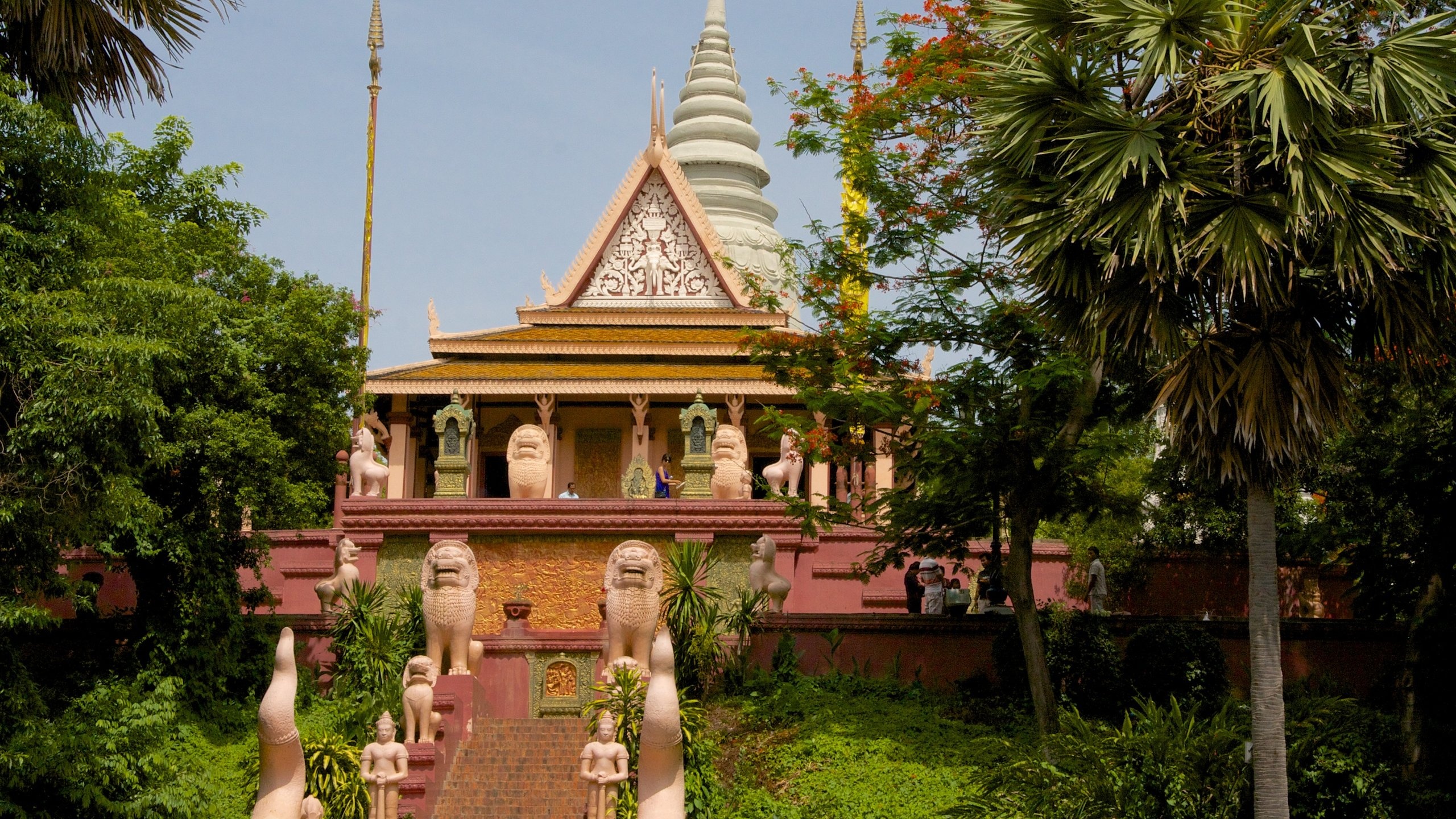 Phnom Penh attractions, June 2022 travel, Expedia guidebook, Fun activities, 2560x1440 HD Desktop