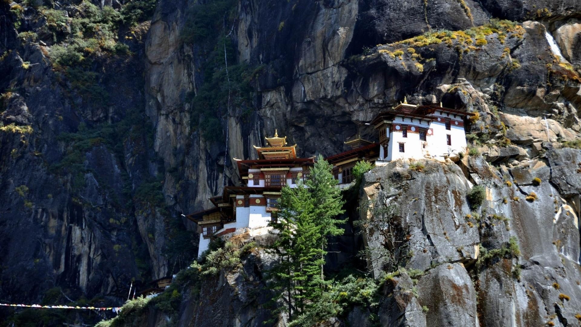 Bhutan monastery cliffs, Mountain serenity, Tranquil landscapes, Spiritual journey, 1920x1080 Full HD Desktop