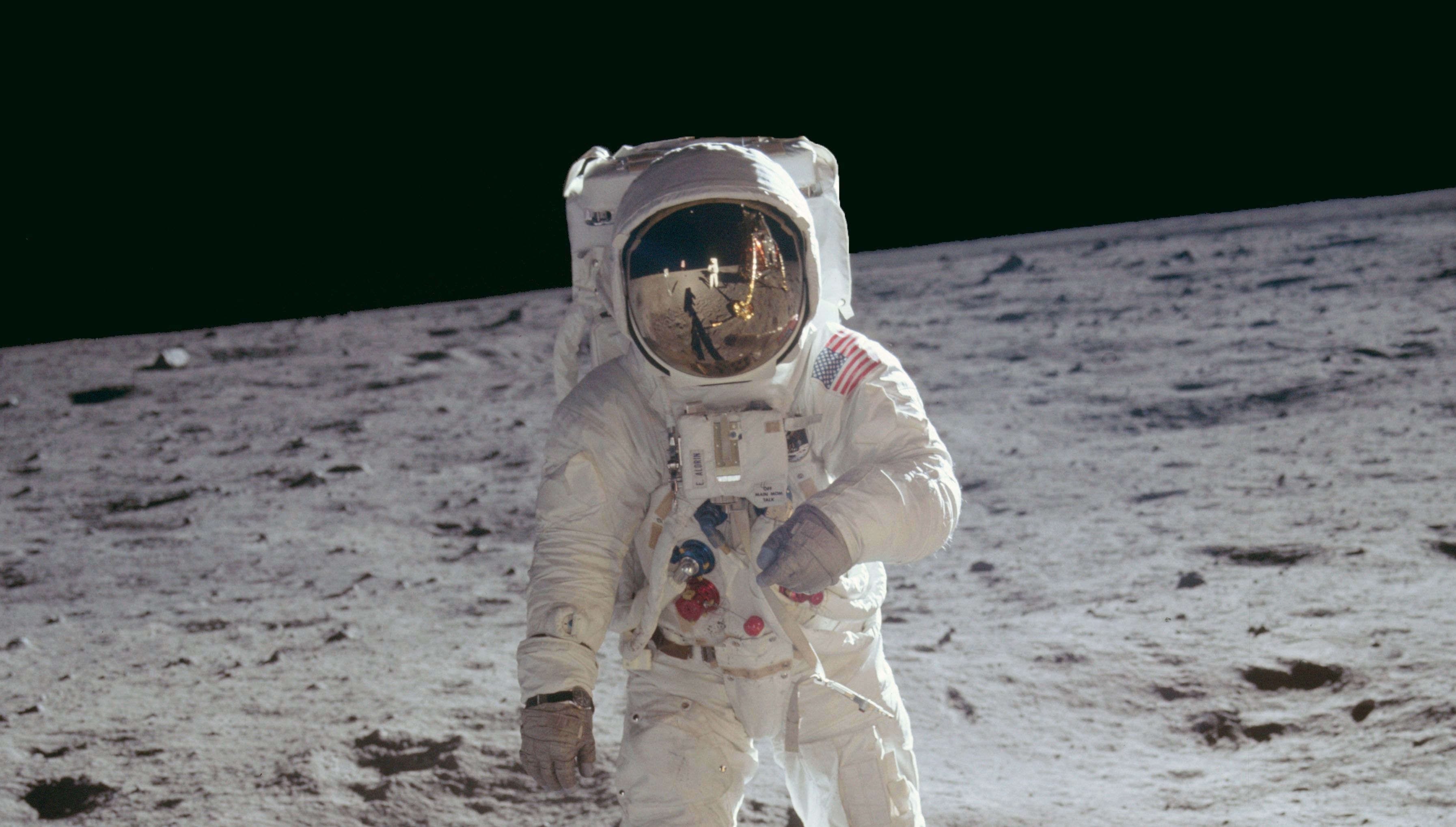 Apollo 11, Historic moon landing, Astronauts' triumph, NASA mission, 3590x2040 HD Desktop