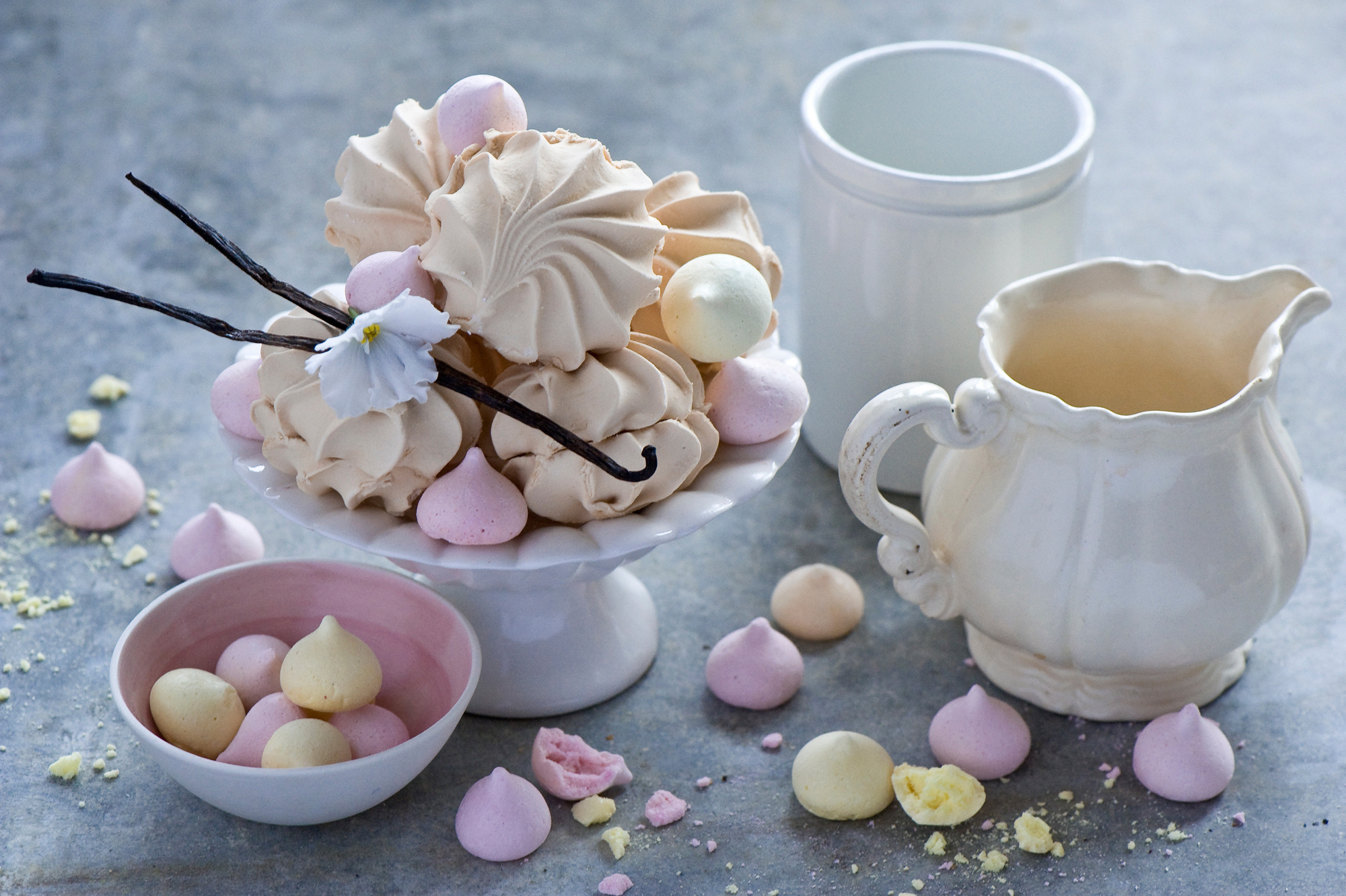 Meringue: A very sweet dessert or dessert topping that's made out of egg whites and sugar. 2000x1340 HD Background.