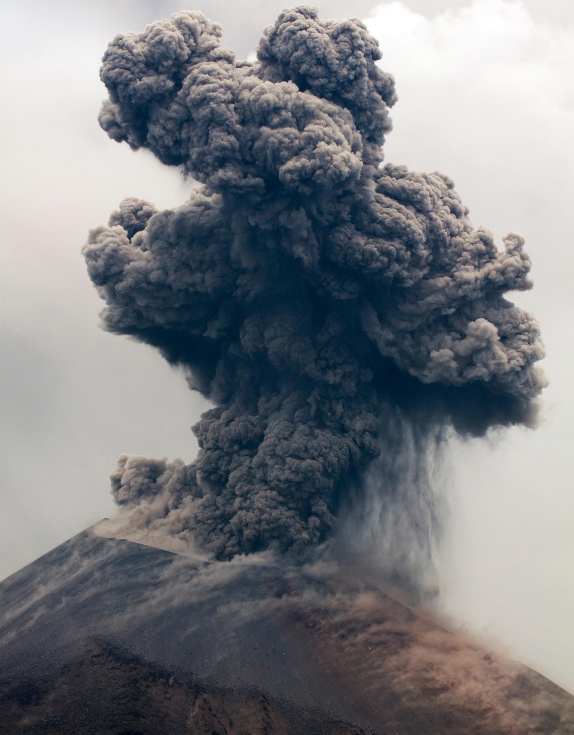 Indonesian island collapse, Tsunami cause, Powerful volcanic blast, Scientific study, 2000x2560 HD Handy