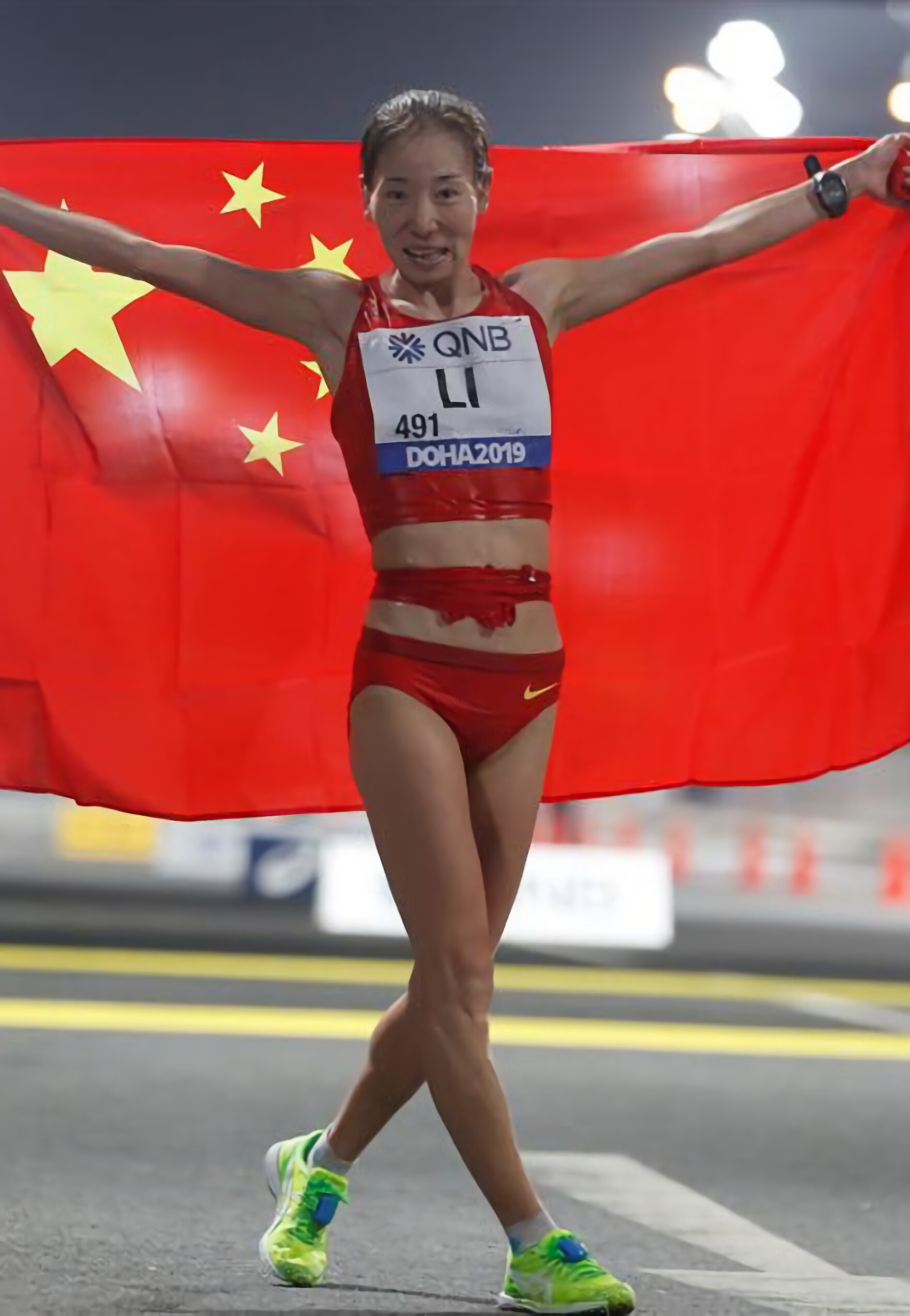Li Maocuo, Dynamic floor routine, Gymnastics champion, Acrobatic skills, 1760x2550 HD Phone