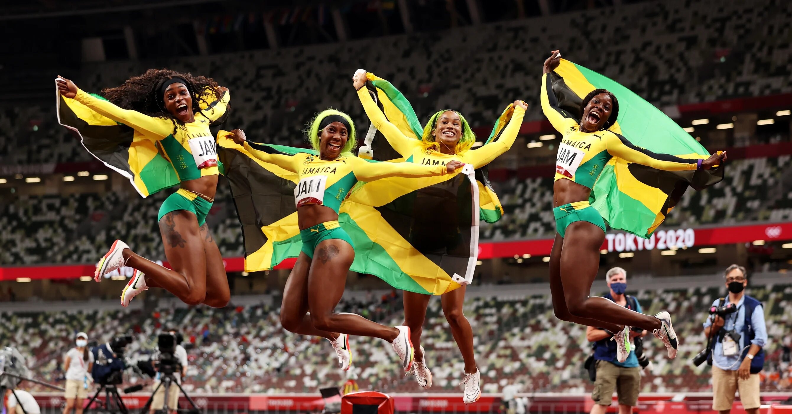 Shericka Jackson, Jamaica dominate, Women's 4x100m, Relay victory, 2680x1400 HD Desktop