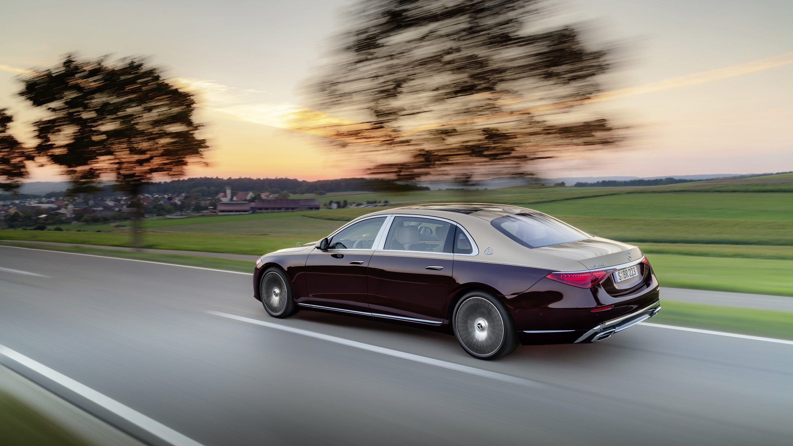 Mercedes-Maybach S580, Exquisite opulence, Imposing presence, Unrivaled performance, 2560x1440 HD Desktop