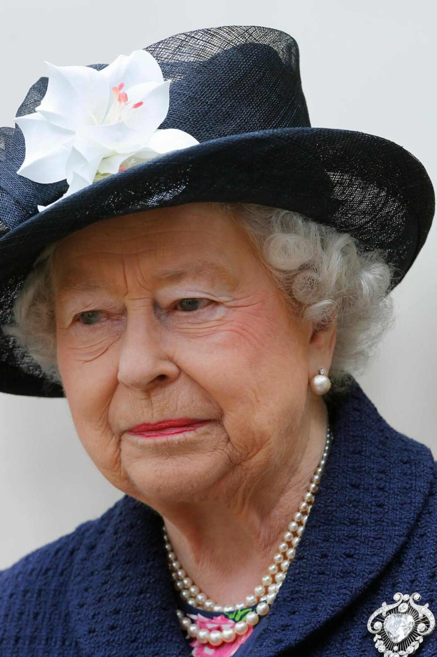 Queen Elizabeth, Royal Education, Life as Queen, Queen Elizabeth's Journey, 1440x2170 HD Phone