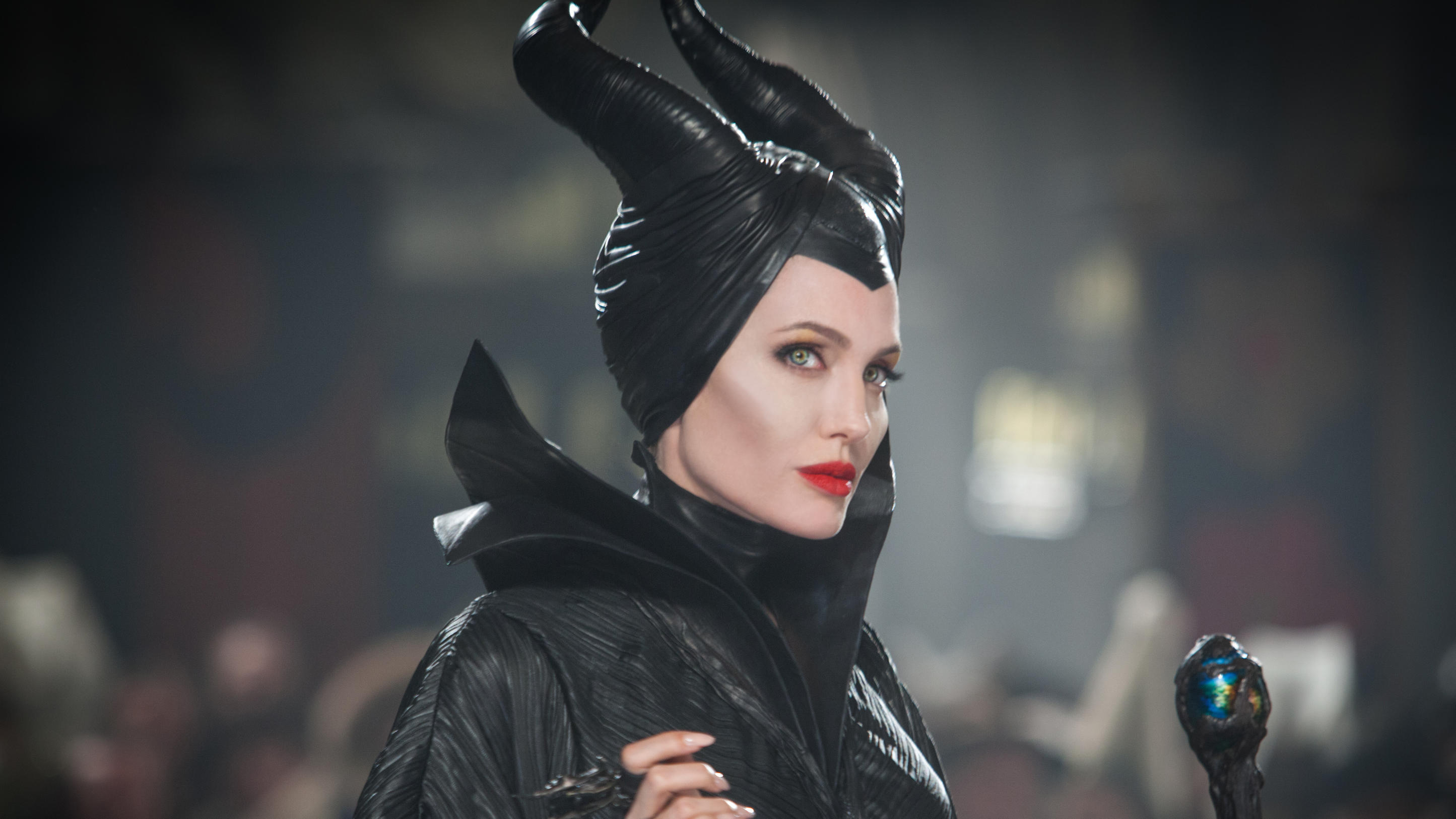 Angelina Jolie, Maleficent, Disney villain, Evil fairy, 2890x1630 HD Desktop