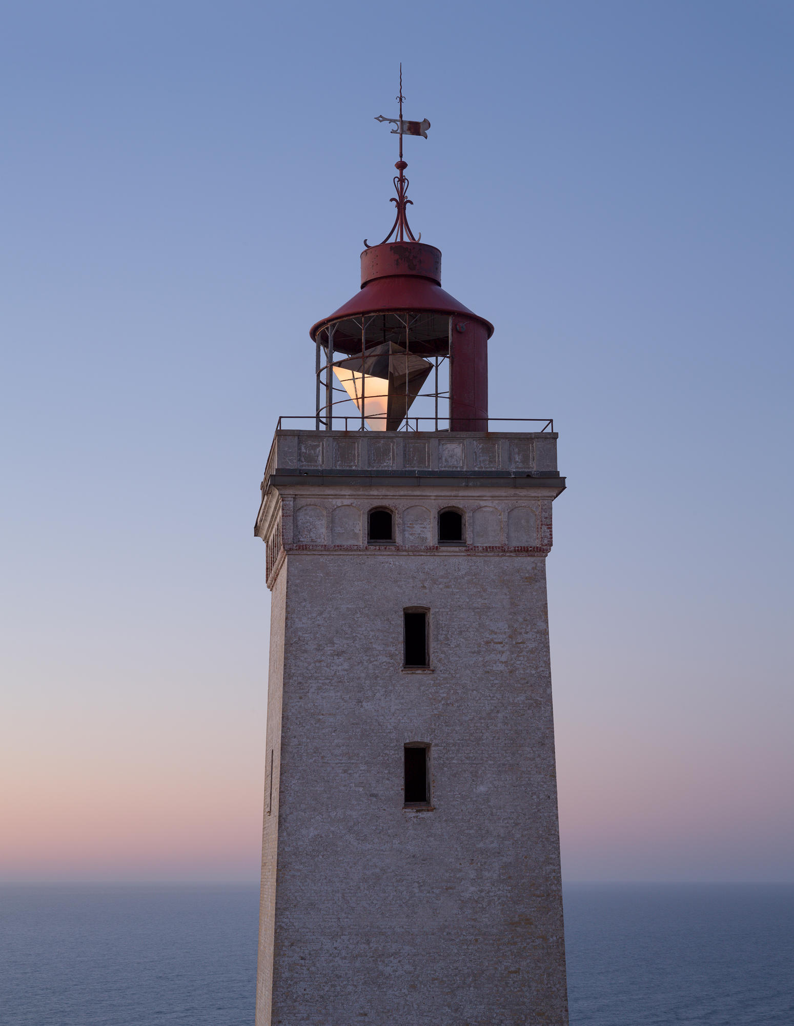 Rubjerg Knude Lighthouse, Architectural marvel, Einfamilienhuser, Coastal beauty, 1550x2000 HD Phone