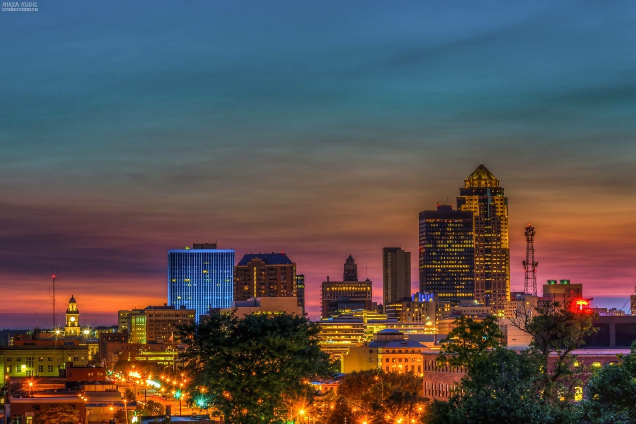 Downtown Des Moines, Skyline silhouette, Urban landscape, Night lights, 2050x1370 HD Desktop
