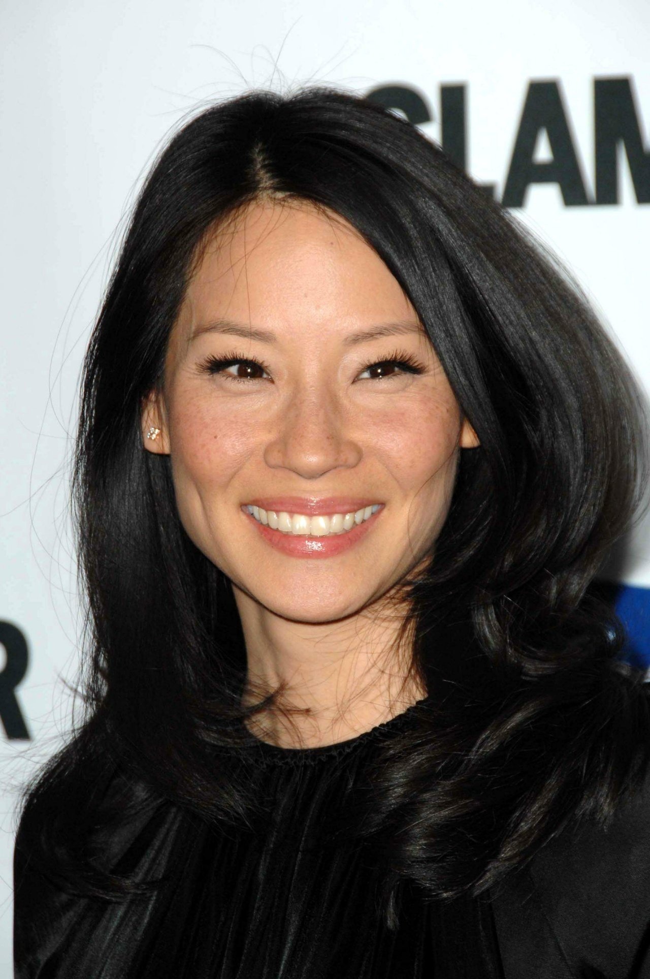 Lucy Liu: Starred in Charlie's Angels along with Drew Barrymore and Cameron Diaz, 2000. 1280x1930 HD Background.
