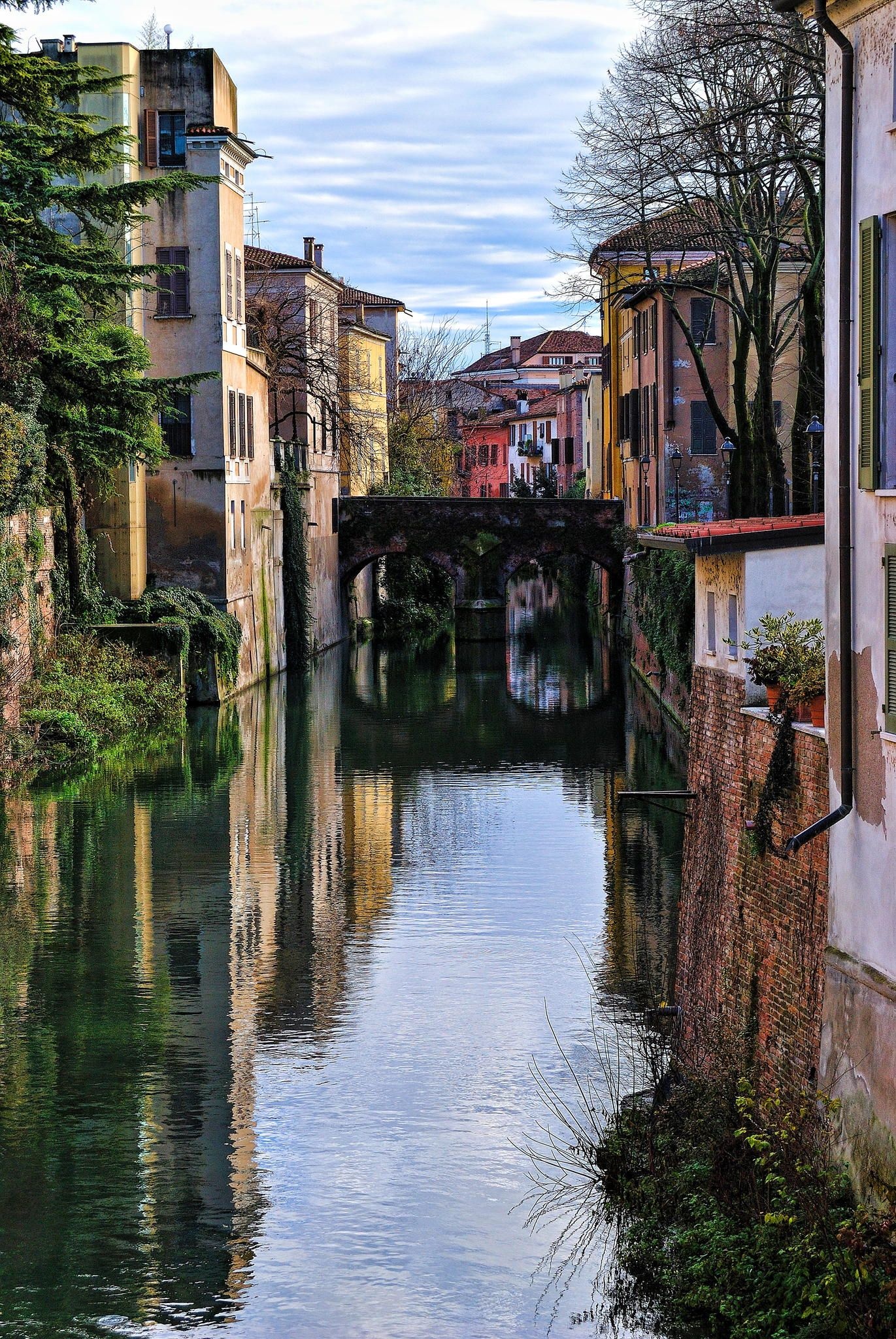 Mantova canals, Italian waterways, Scenic beauty, European charm, 1380x2050 HD Phone