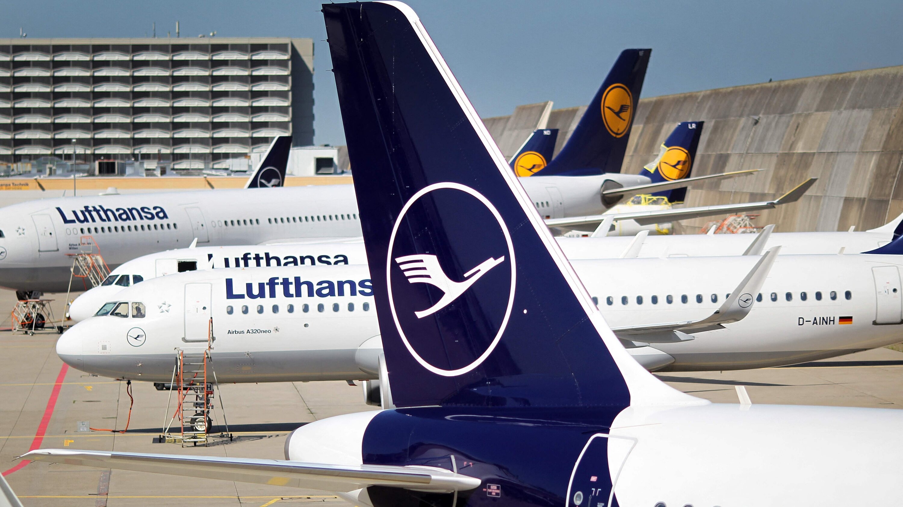 Lufthansa, Airlines, Omicron, Airport slots, 3000x1690 HD Desktop