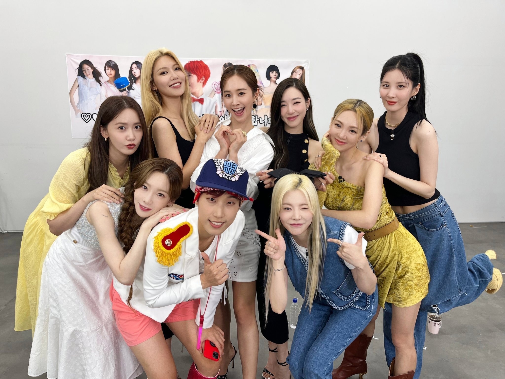 Girls' Generation, K-pop icons, August 11th update, Twitter, 2050x1540 HD Desktop