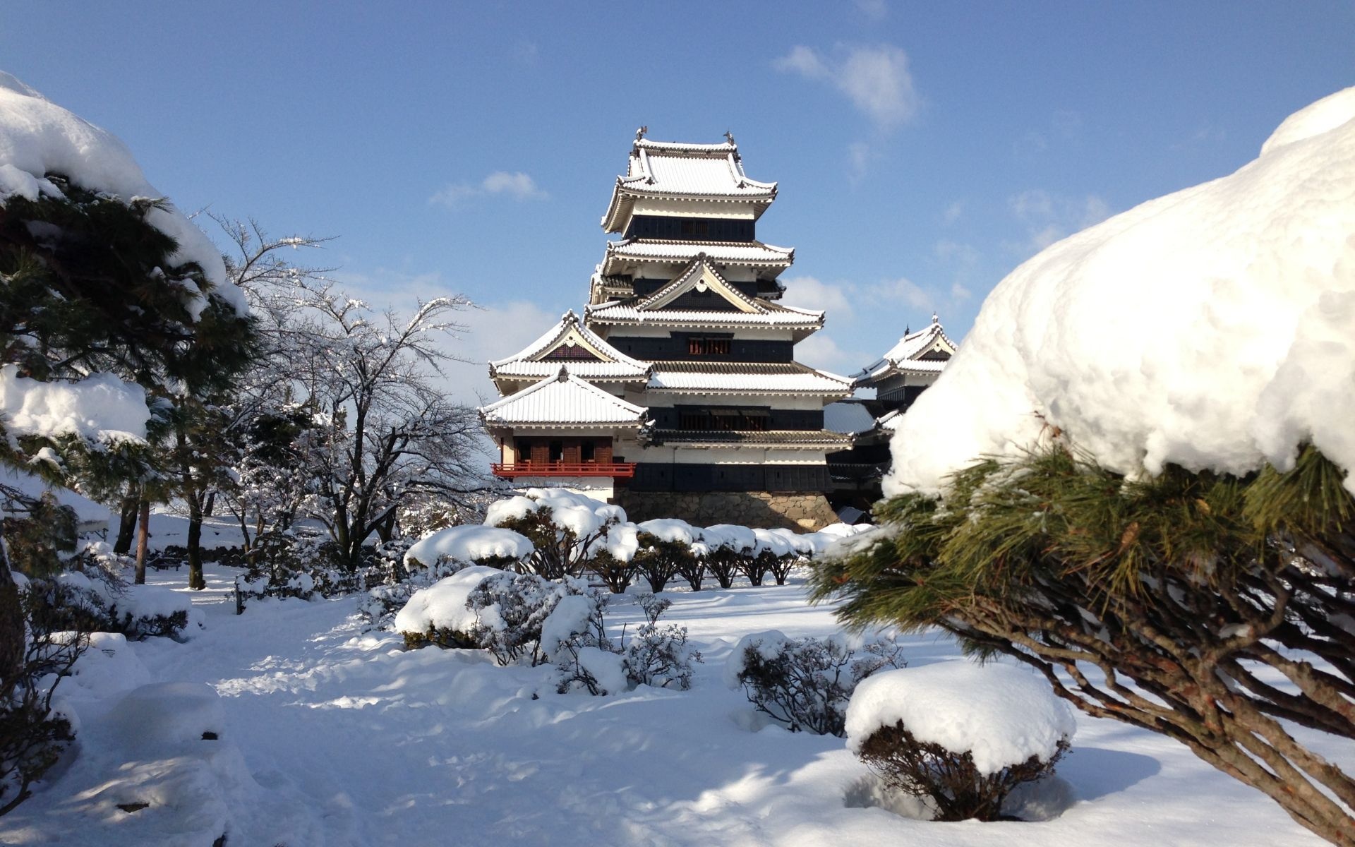 Matsumoto Castle, Serene landscape, Tranquil environment, Cultural icon, 1920x1200 HD Desktop