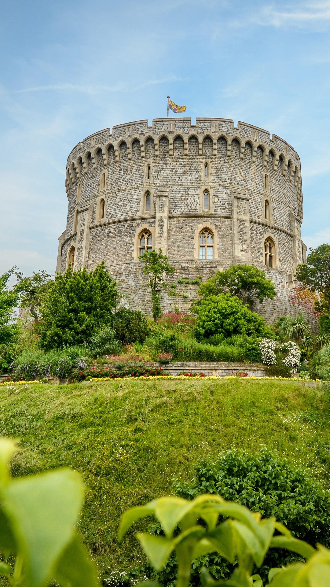 Round tower, Moat garden, Windsor Castle, British heritage, 1080x1920 Full HD Phone