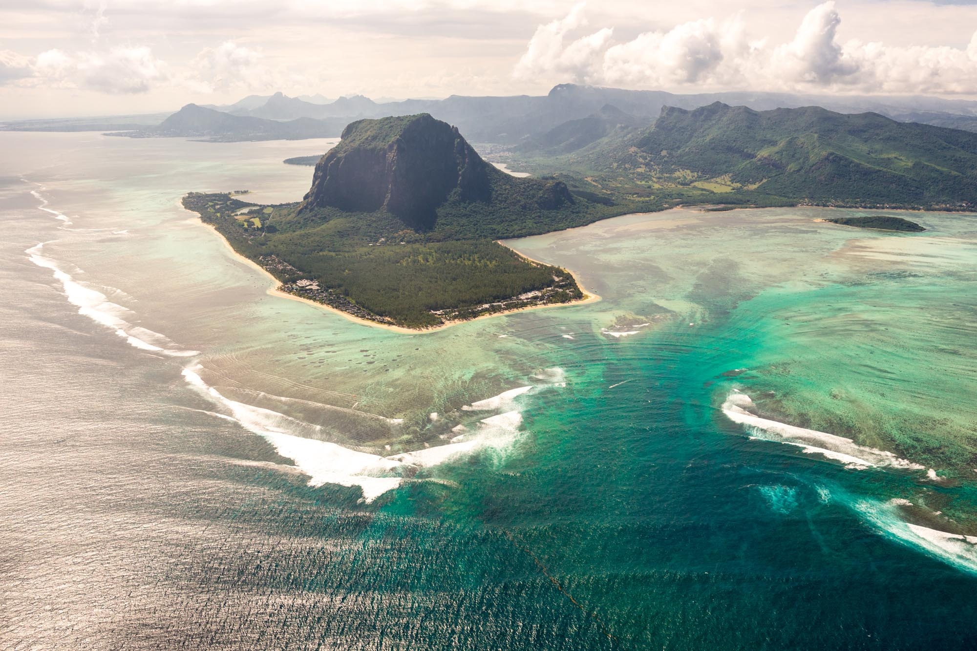Mauritius Island, Helicopter transfer, East and South hotels, Helipass, 2000x1340 HD Desktop