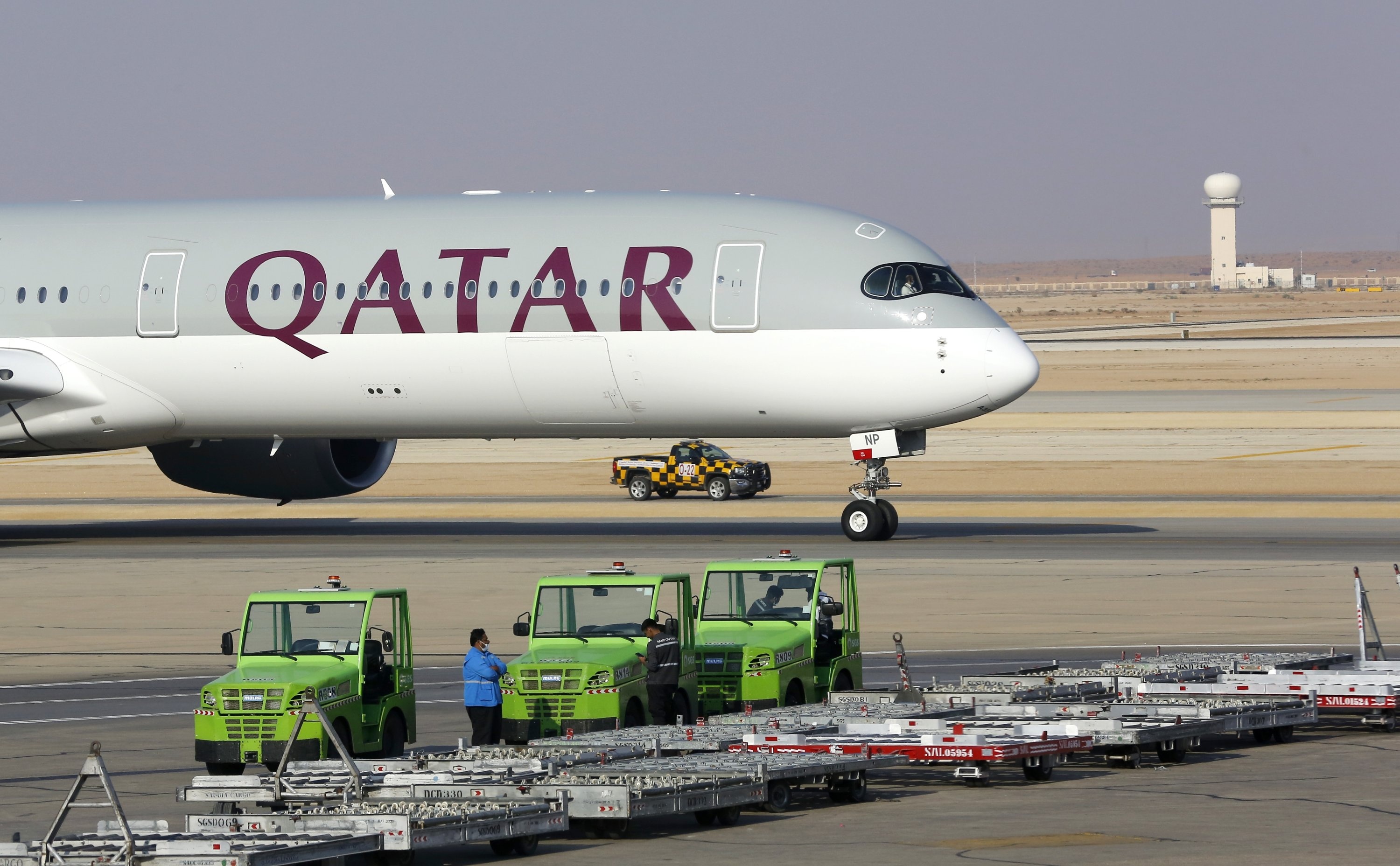 Qatar Airways, Travels, Airbus dispute, A350 paint row, 3000x1860 HD Desktop