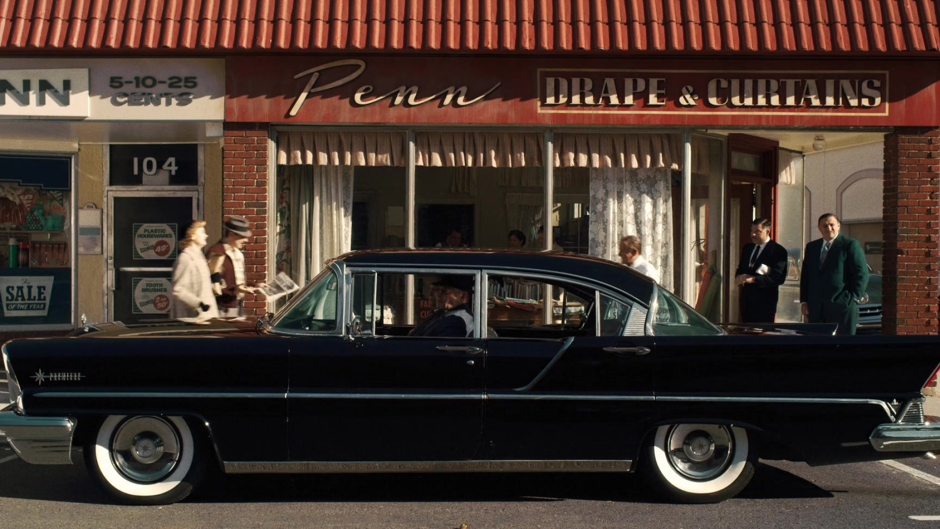 The Irishman (Movie): The black 75 Lincoln Continental, favored by mobsters. 1920x1080 Full HD Background.