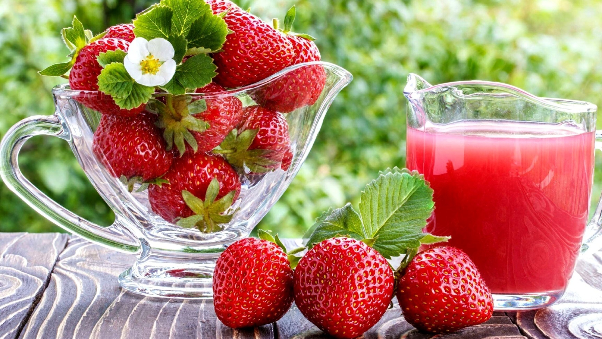 Strawberries juice blurry background, Jug for phone, 1920x1080 Full HD Desktop