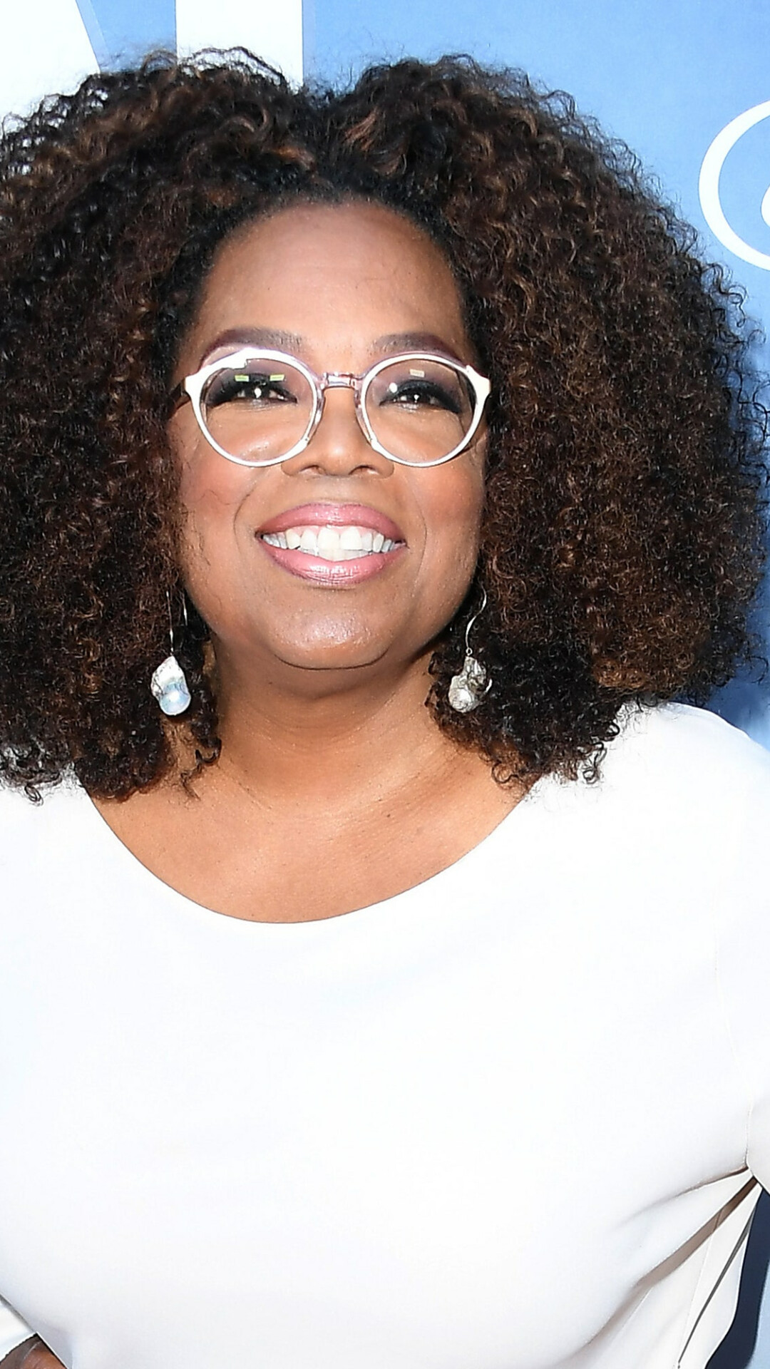 Oprah Winfrey: Media mogul, talk show host, actress, producer, and philanthropist. 1080x1920 Full HD Background.