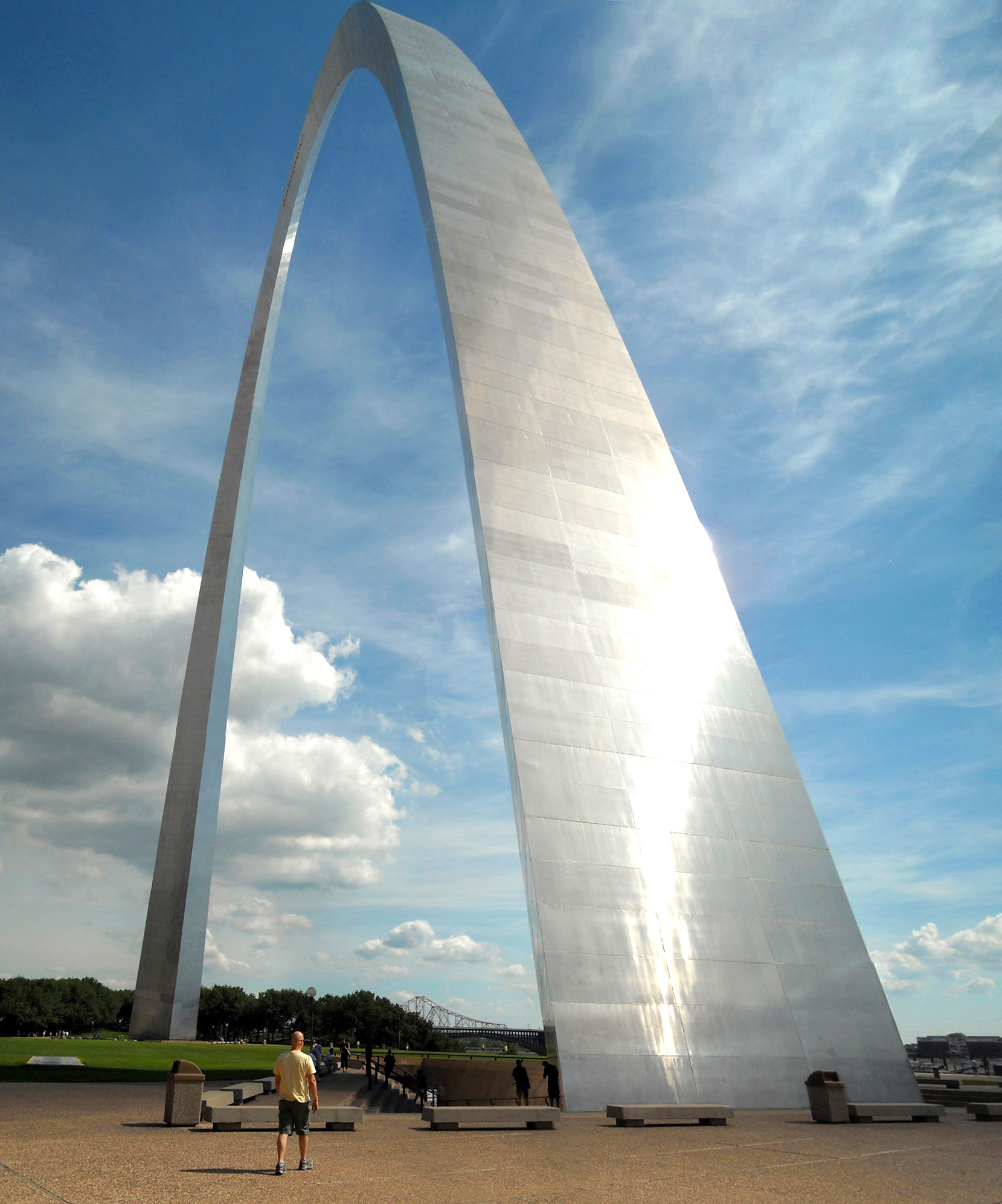 Gateway Arch, Iconic monument, St. Louis skyline, Landmark attraction, 1660x2000 HD Phone