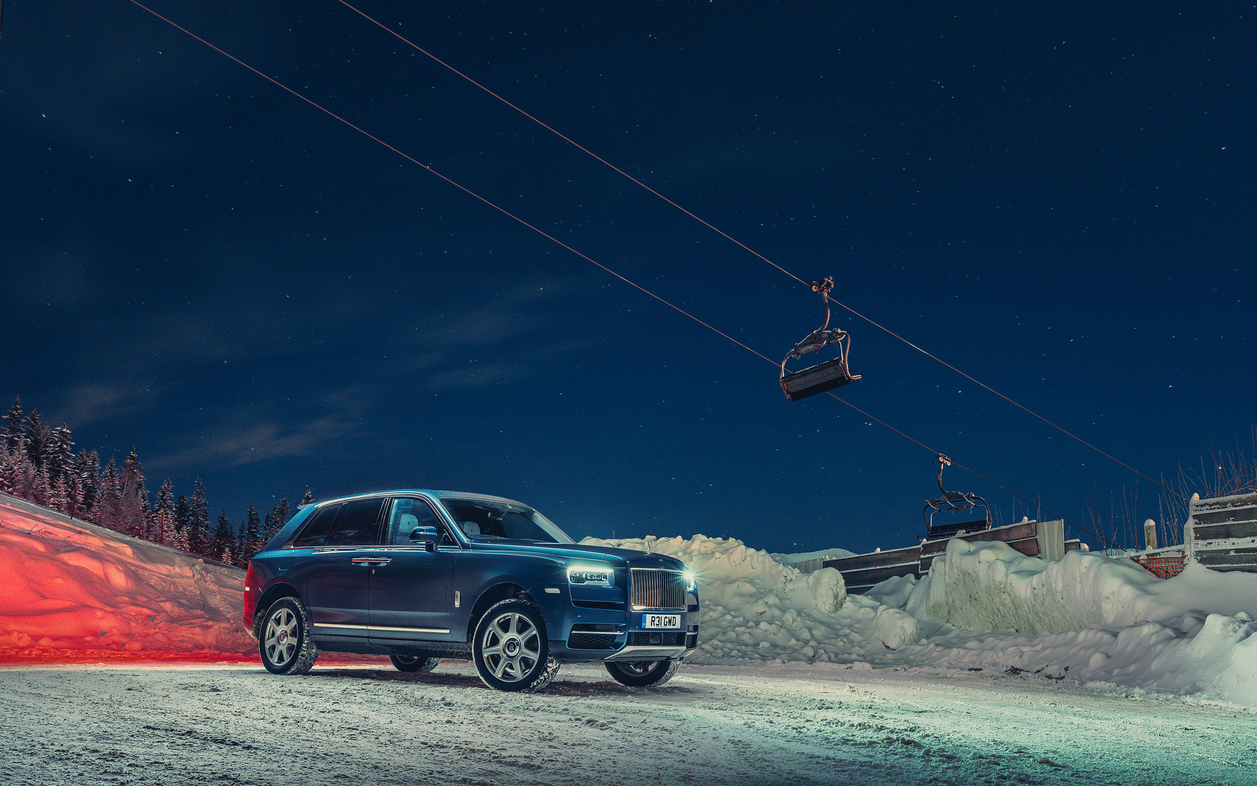 Rolls-Royce Cullinan, Luxury SUV, Ski resort adventure, Ultimate comfort, 2560x1600 HD Desktop