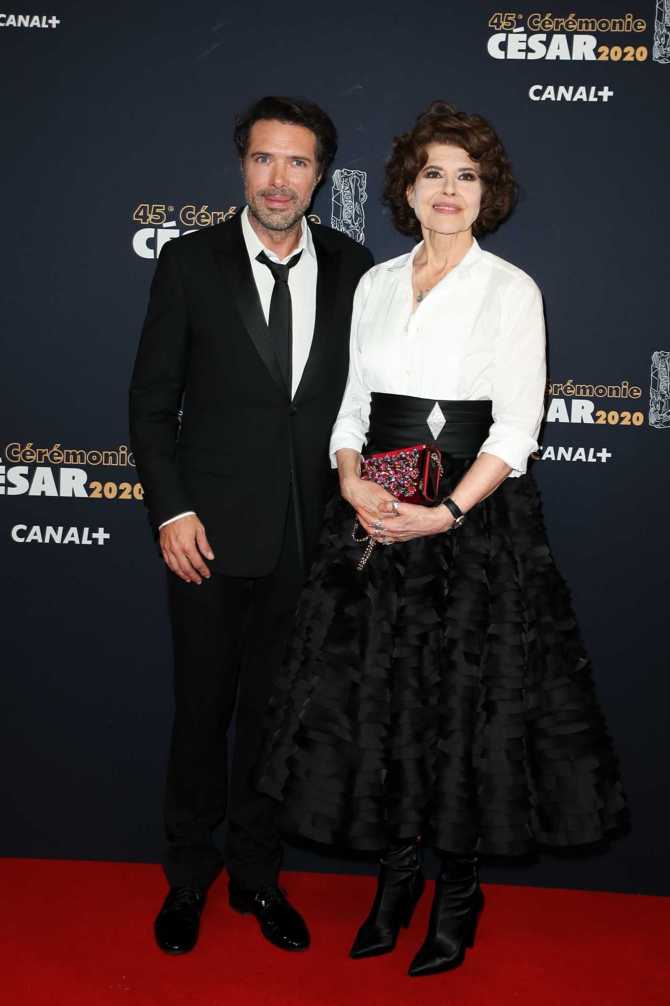 Fanny Ardant, Csar Awards, Parisian glamour, Red carpet, 1360x2040 HD Phone