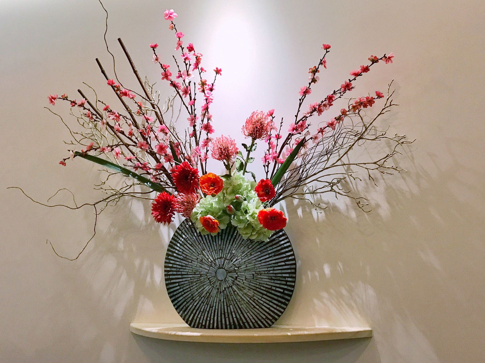 Ikebana art form, Beautiful flower arrangements, Serene nature vibes, Floral harmony, 2050x1540 HD Desktop