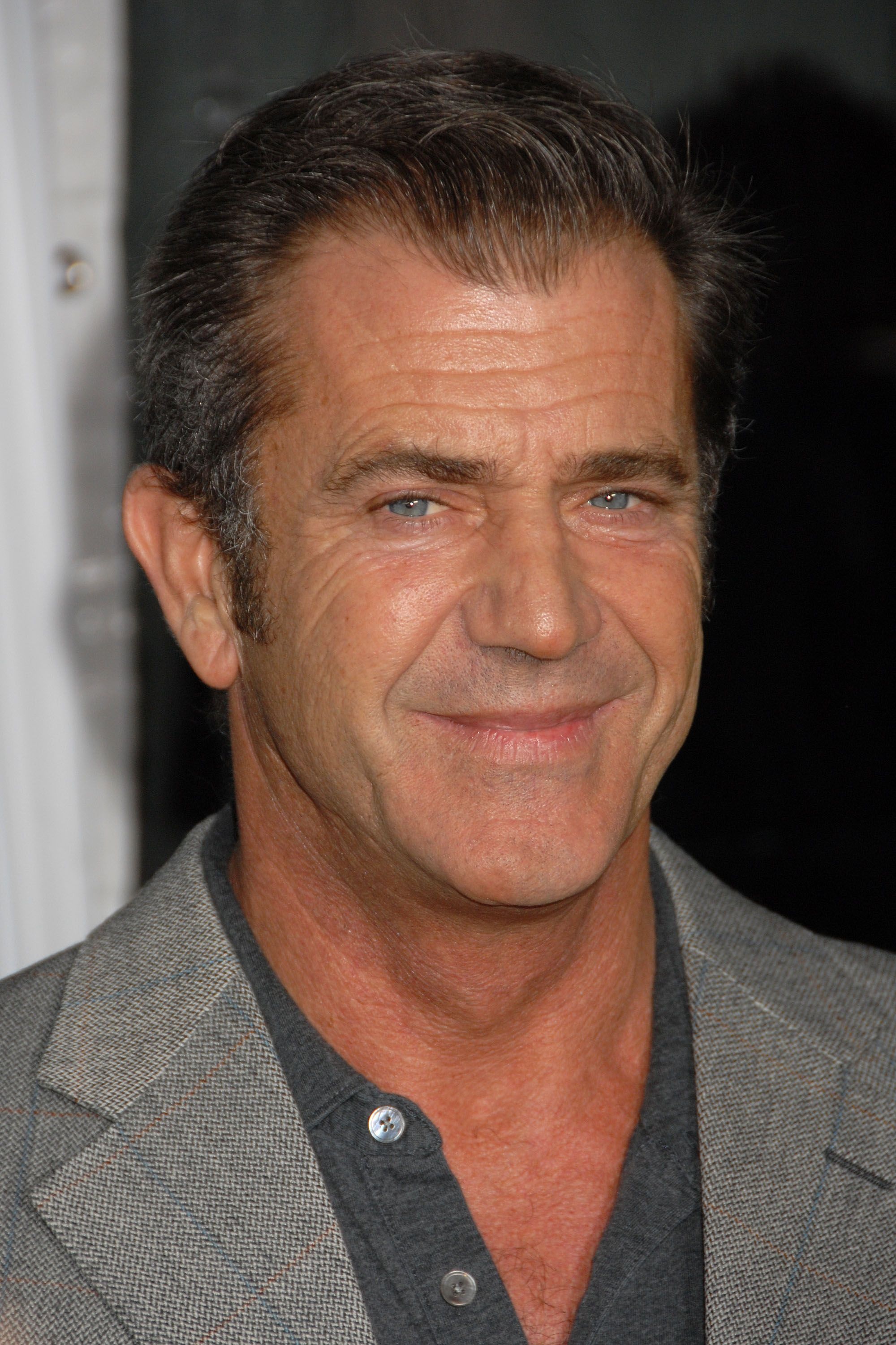Mel Gibson, Hollywood star, Movie icon, Acting legend, 2000x3000 HD Phone