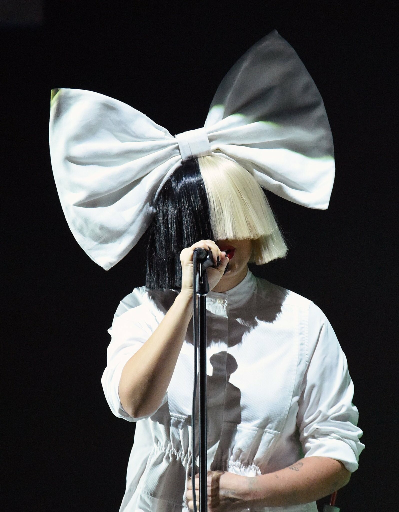 Sia: Released her debut studio album, OnlySee, in Australia. 1600x2050 HD Wallpaper.