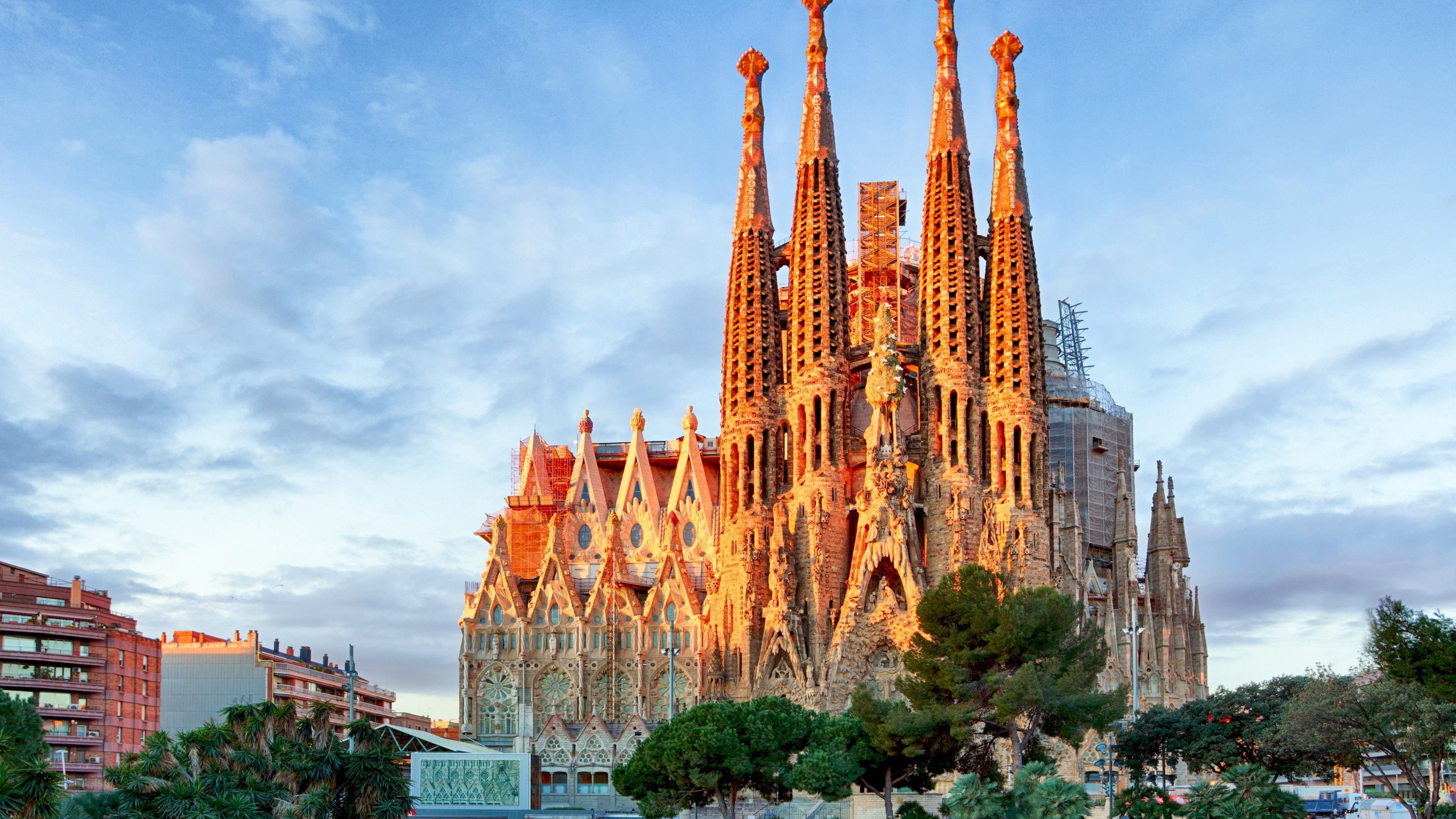 Barcelona's beauty, Architectural masterpiece, Stunning skyline, Inspiring structure, 3840x2160 4K Desktop