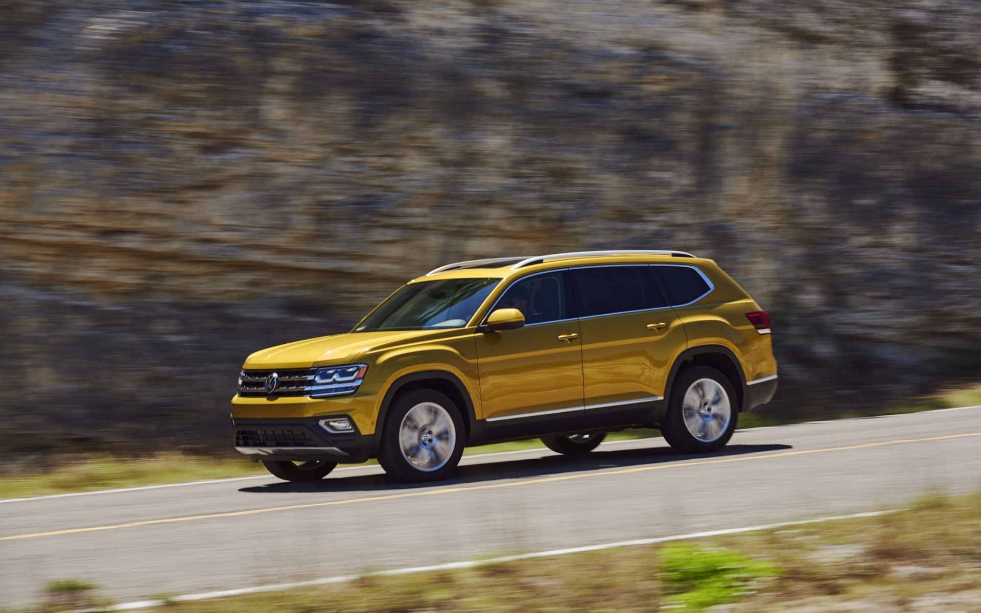 Volkswagen Atlas, 2018 model, Gold exterior view, Speed and power, 1920x1200 HD Desktop