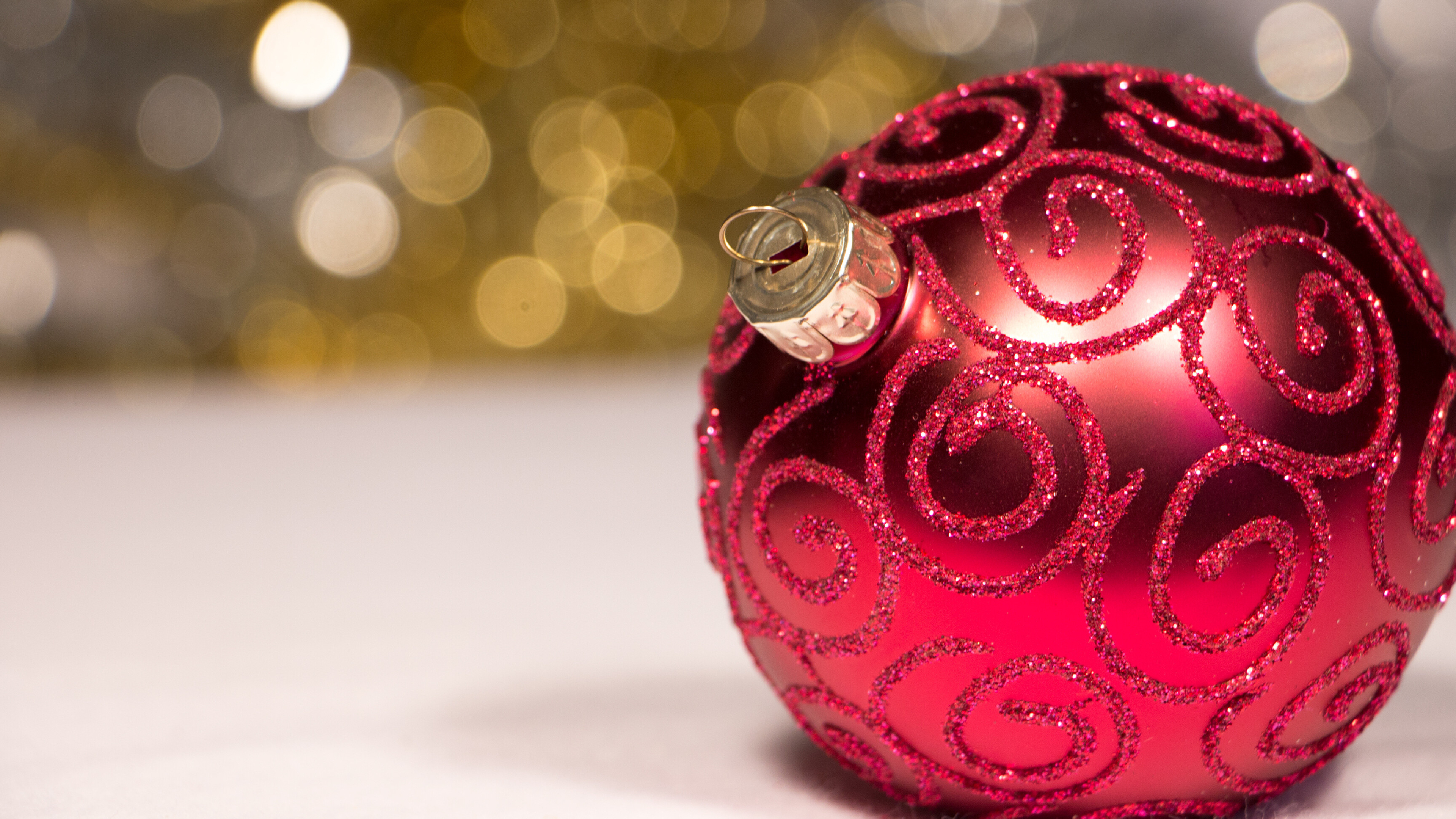 Christmas Ornament: Elegant holiday decoration, Glitter. 3840x2160 4K Wallpaper.