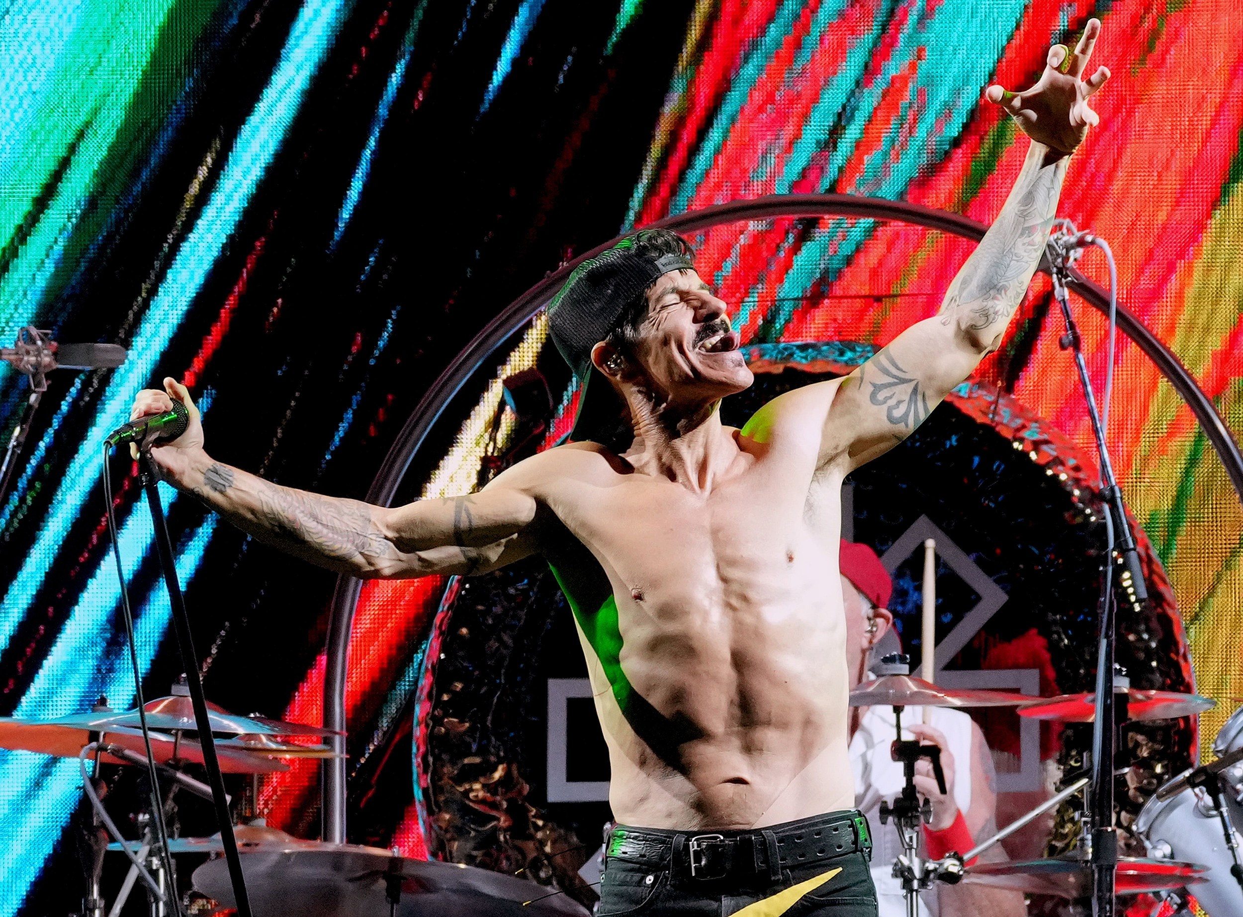 Anthony Kiedis, Red Hot Chili Peppers, MTV VMAs performance, 2500x1850 HD Desktop