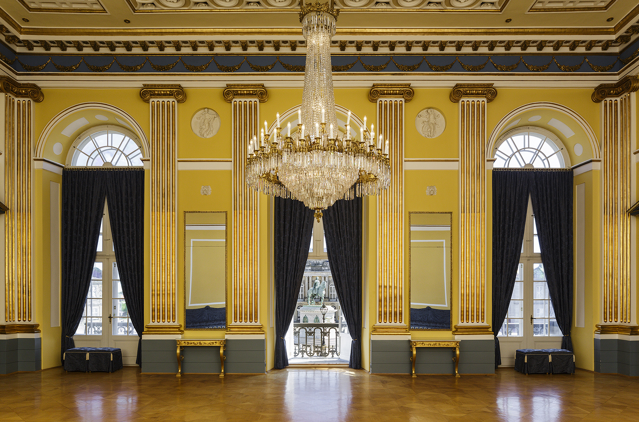Amalienborg Palace, Royal Danish Collection, Historical Treasures, Danish Heritage, 2200x1460 HD Desktop