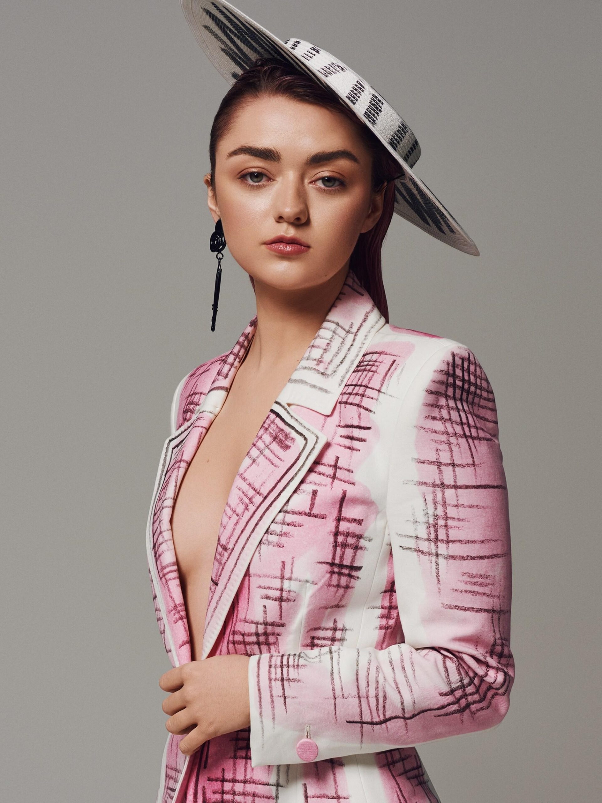 Maisie Williams net worth, Acting career, Height and age, Filmography highlights, 1920x2560 HD Phone