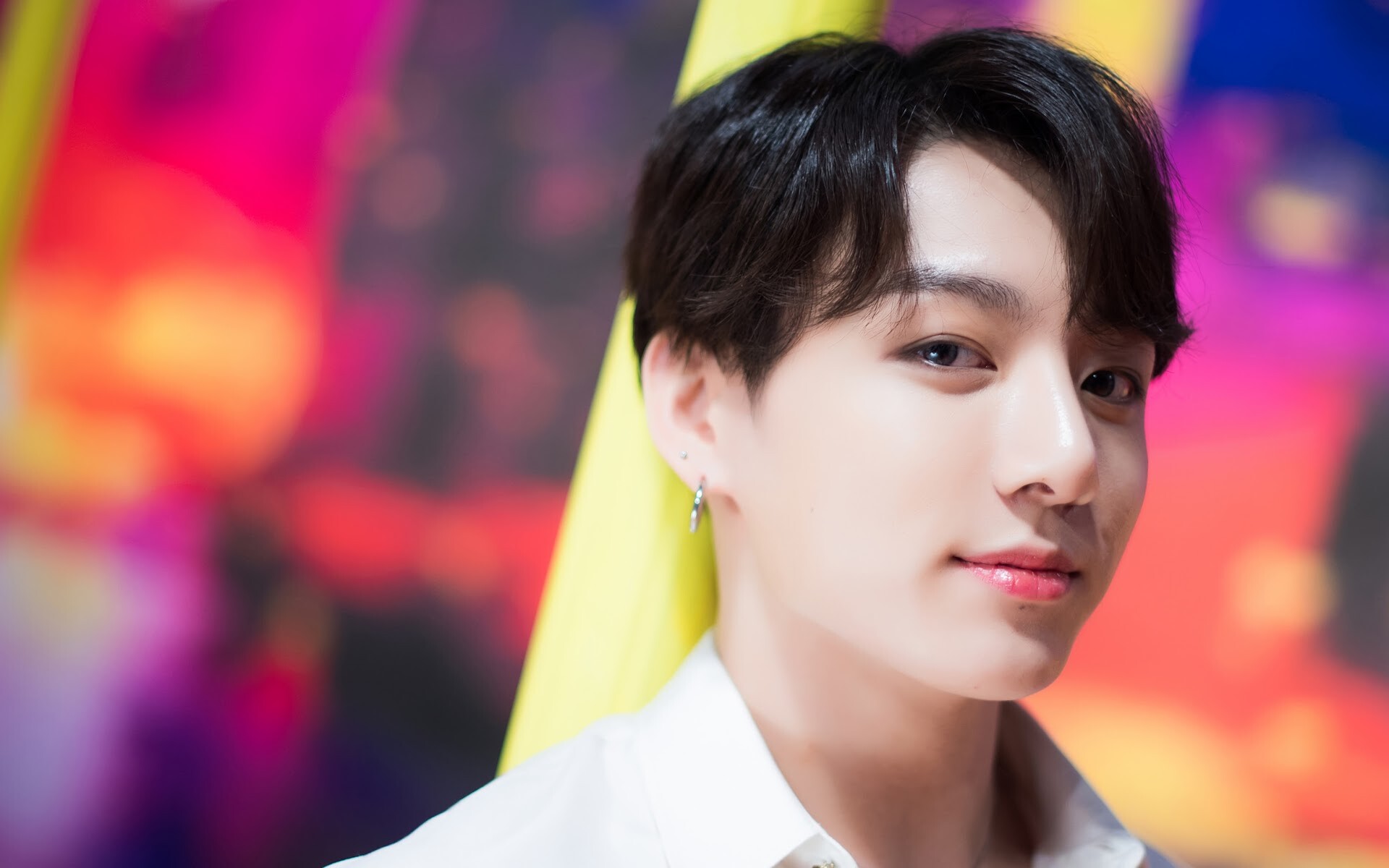 Jungkook: Set a new all-time record for the most real-time viewers in V Live history, 22 million simultaneous viewers. 1920x1200 HD Background.