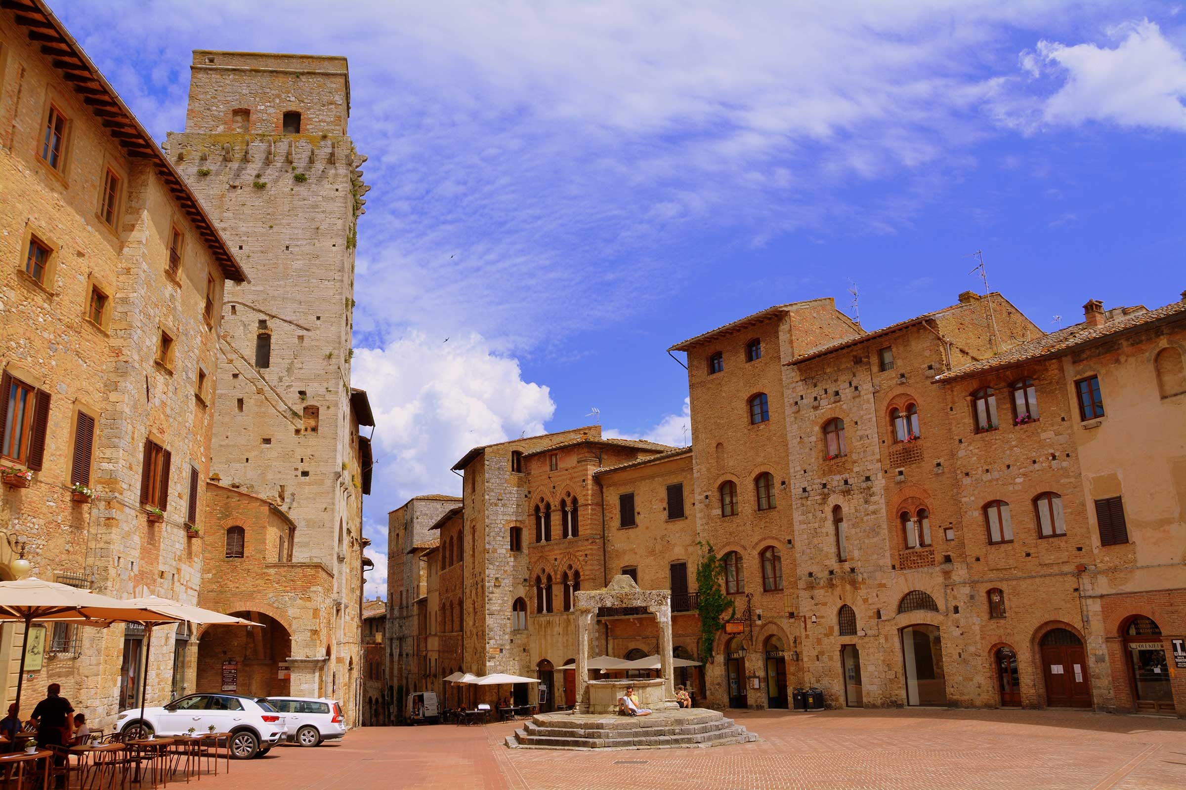 Festival in San Gimignano, Music and theater, Cultural event, Medieval atmosphere, 2400x1600 HD Desktop