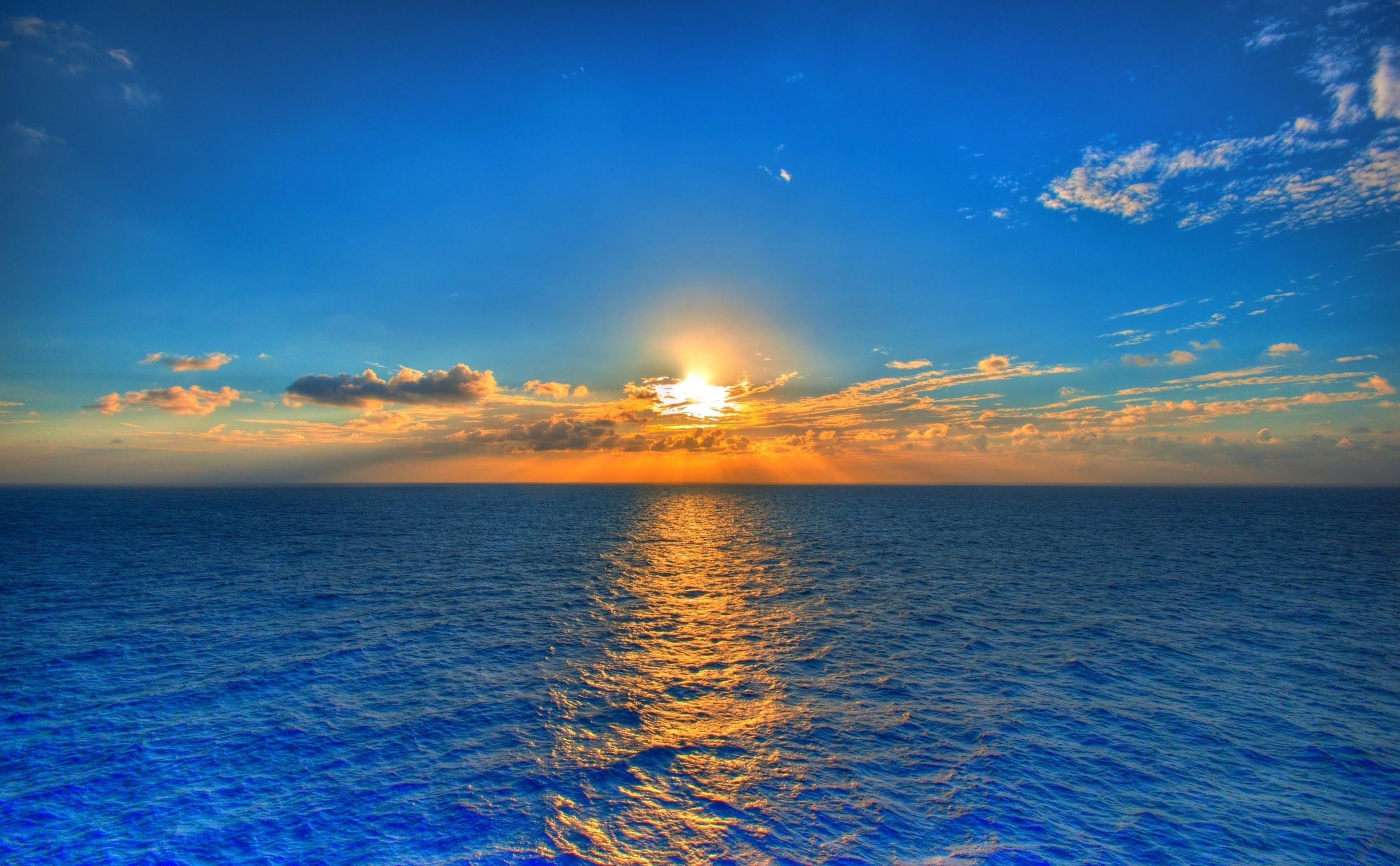 Seascape: Magnificent cloudy sunset that can be seen from a board of a yacht. 3000x1860 HD Background.
