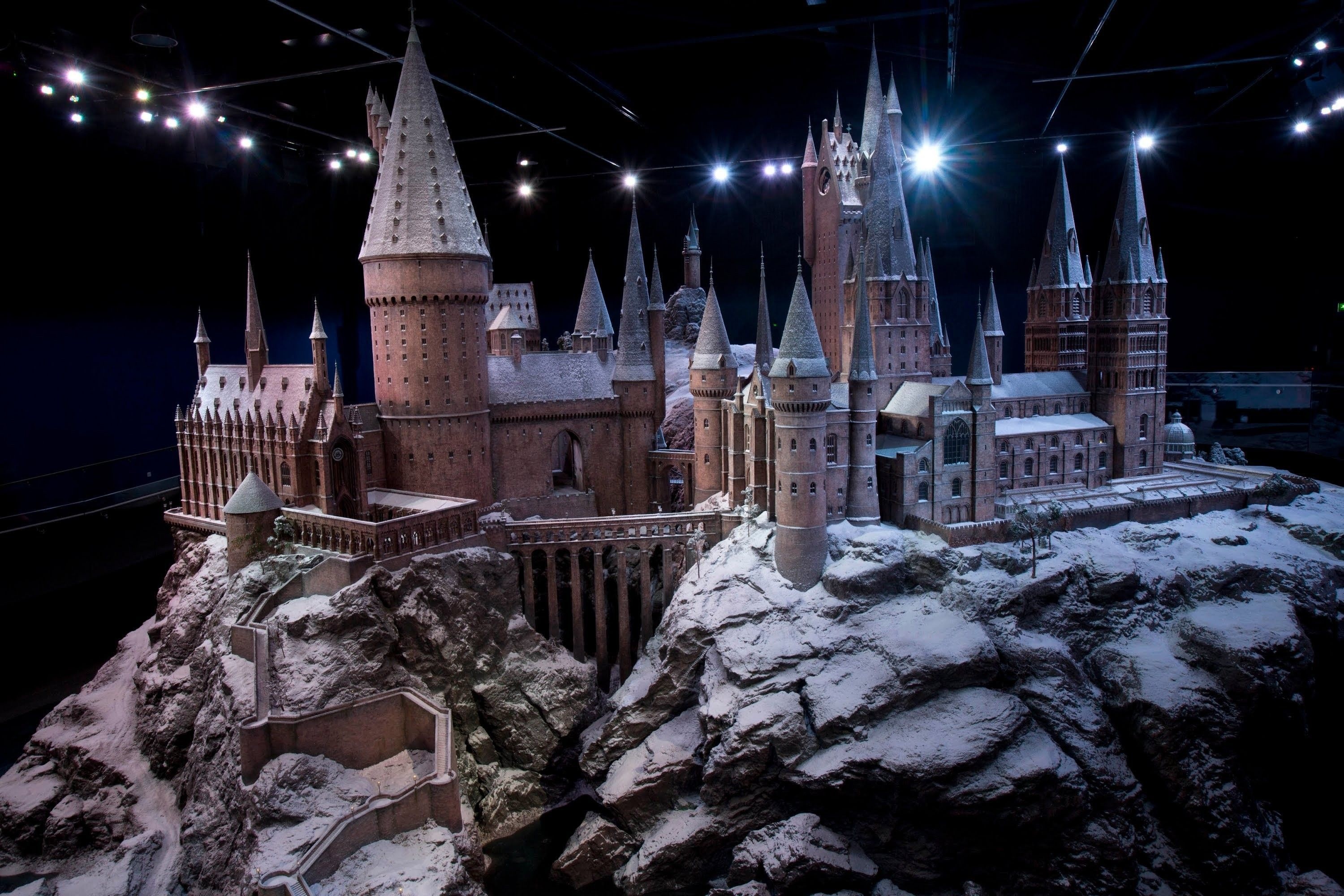 Hogwarts, Winter wallpapers, Harry Potter theme, Enchanting scenery, 3000x2000 HD Desktop