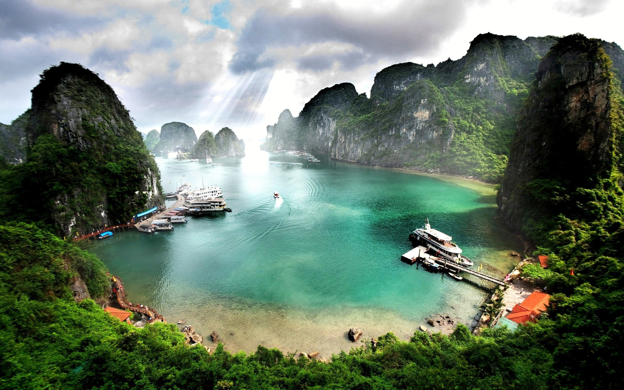 Ha Long Bay, Vietnamese paradise, Summer adventure, Natural beauty, 2560x1600 HD Desktop