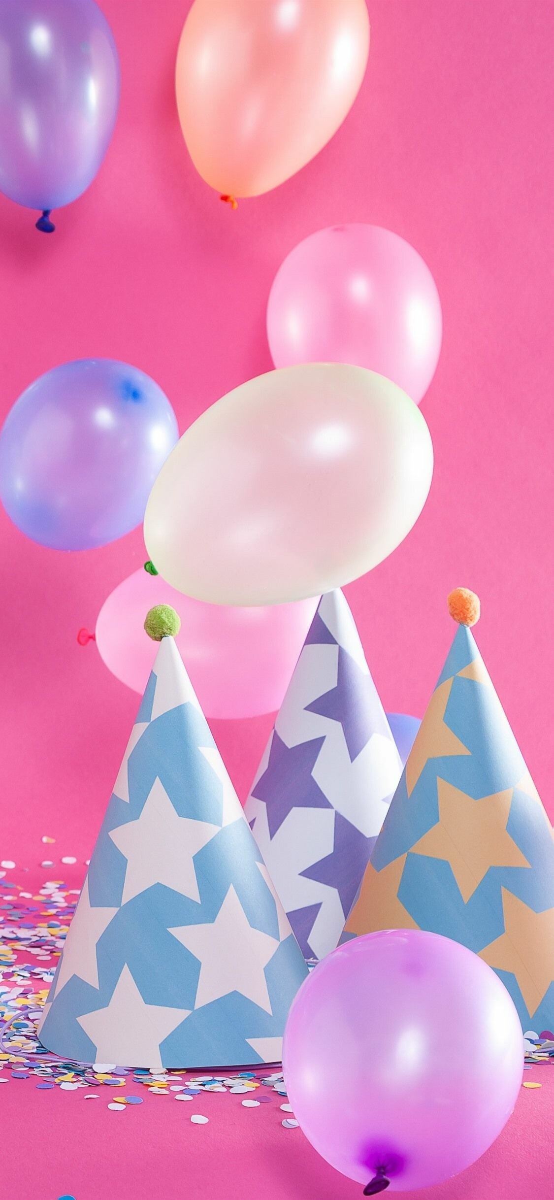 Balloons: Used for decorating birthday parties, weddings, and for other festive gatherings. 1130x2440 HD Background.