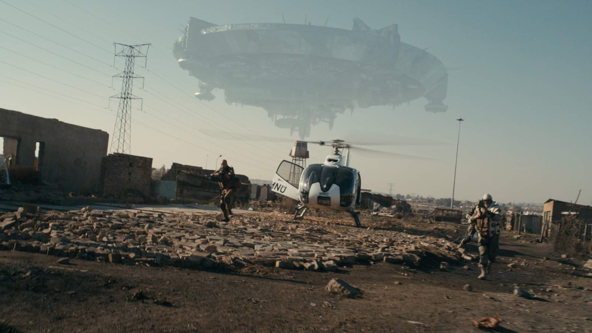 District 9: Named one of the top 10 independent films of 2009 by the National Board of Review of Motion Pictures. 1920x1080 Full HD Background.