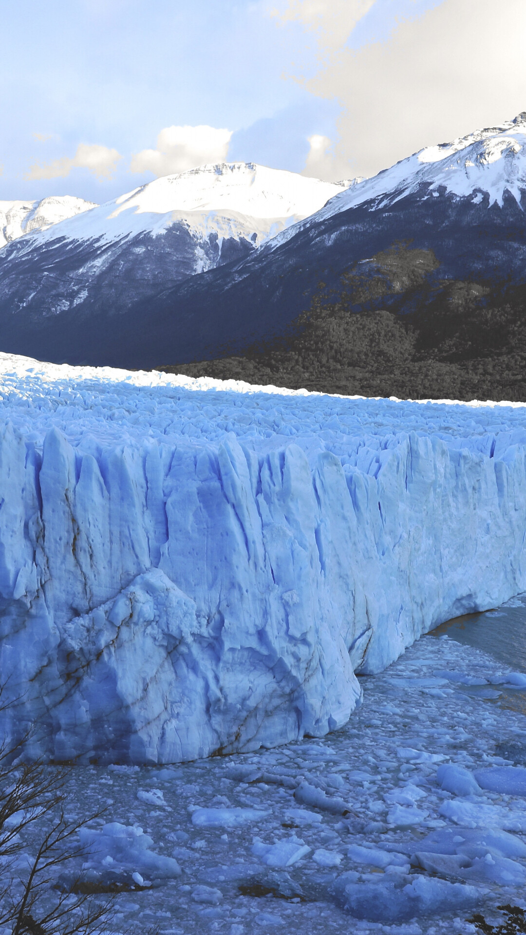 Glacier: Los Glaciares National Park, Santa Cruz Province, Argentina, Andes. 1080x1920 Full HD Background.