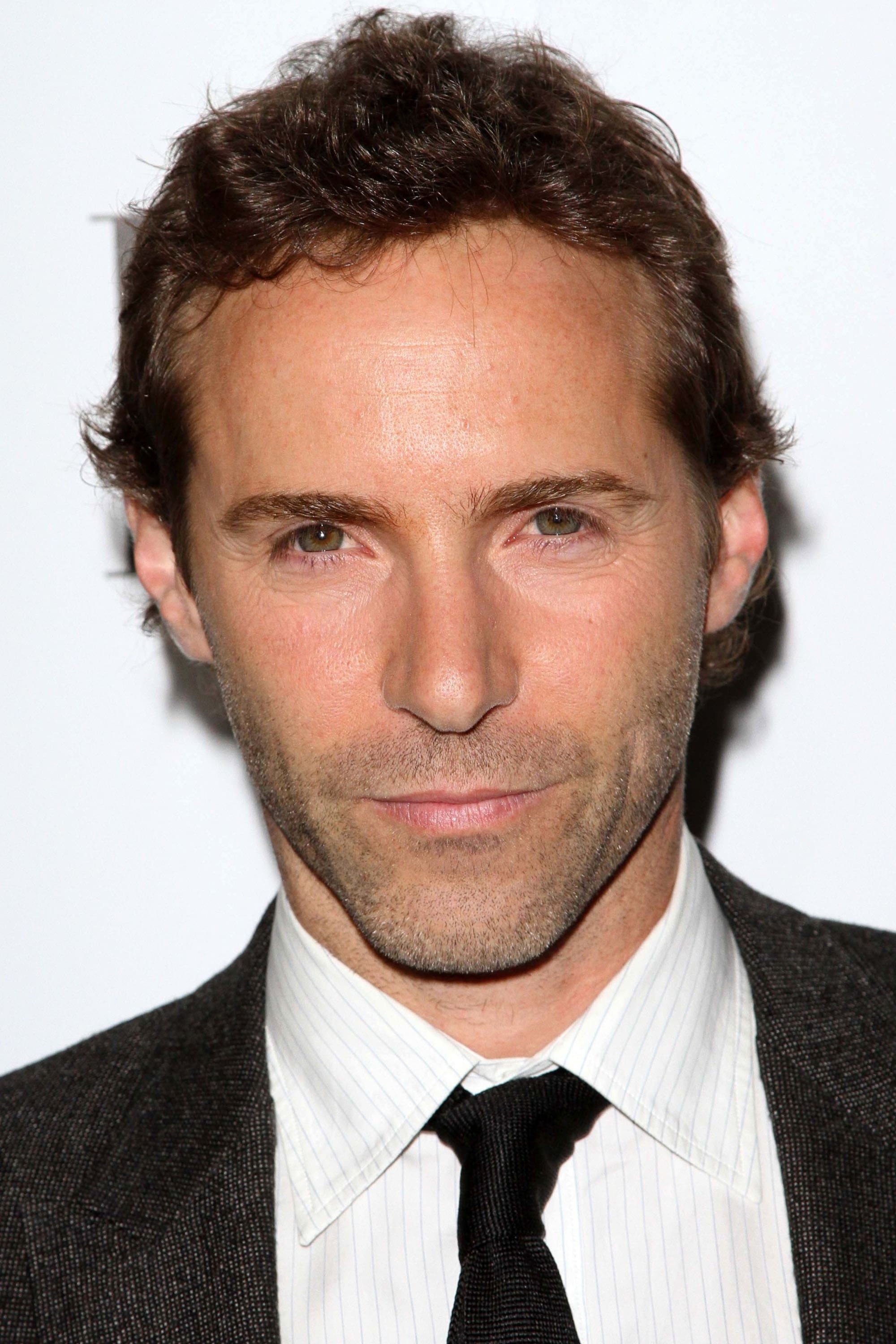 Alessandro Nivola, Diverse profile images, The Movie Database, Actor's visual representation, 2000x3000 HD Phone